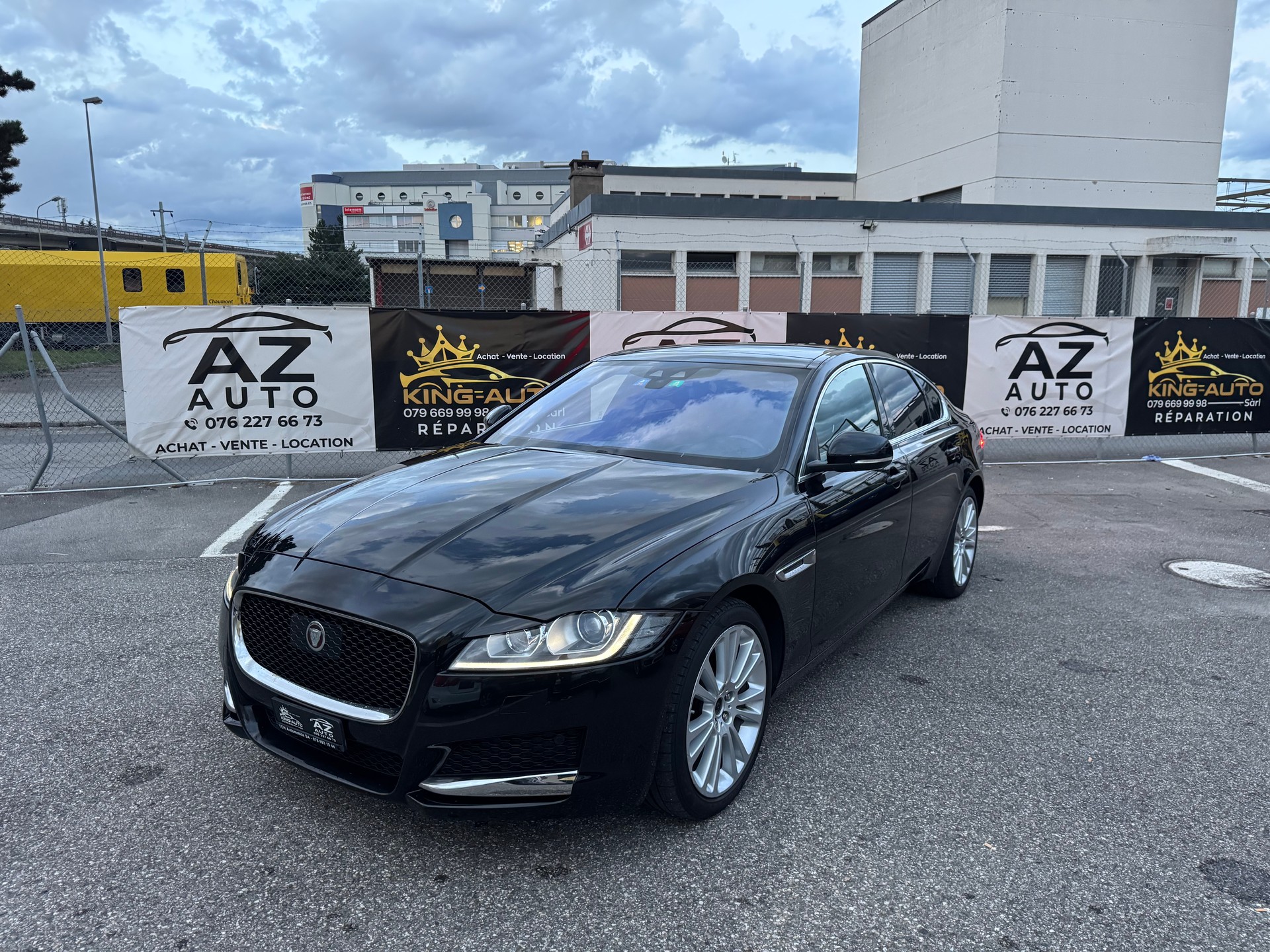 JAGUAR XF 20d Portfolio AWD Automatic expertiser du jour garantie 2 ans 🇨🇭-showroom-element-1