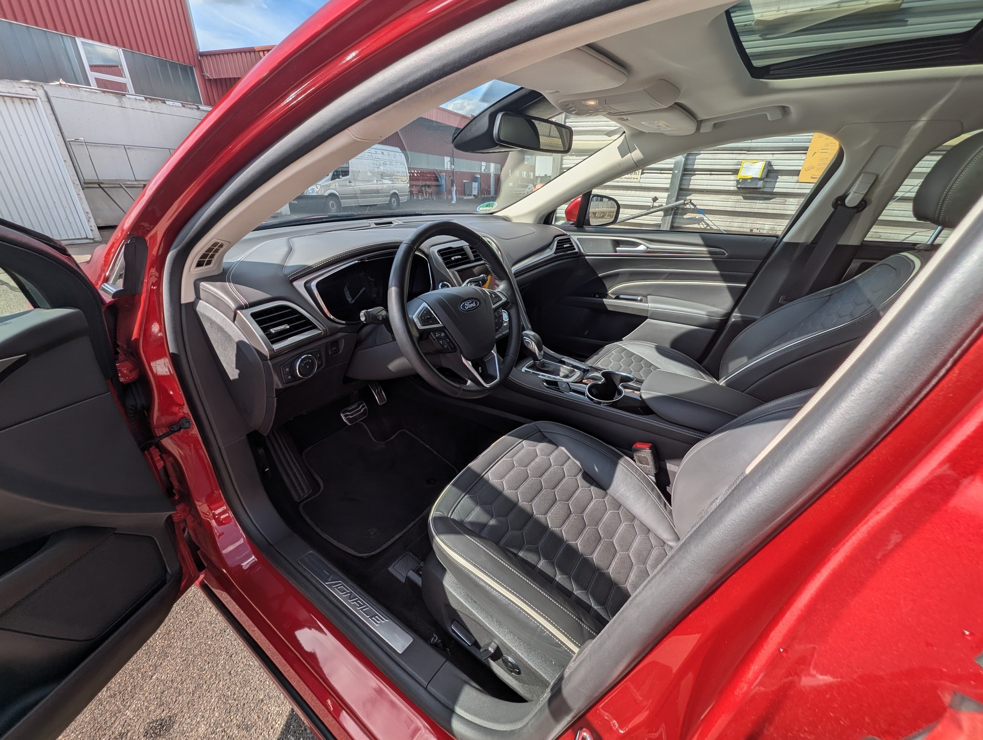 FORD 2.0 HEV 187 Vignale-image-5