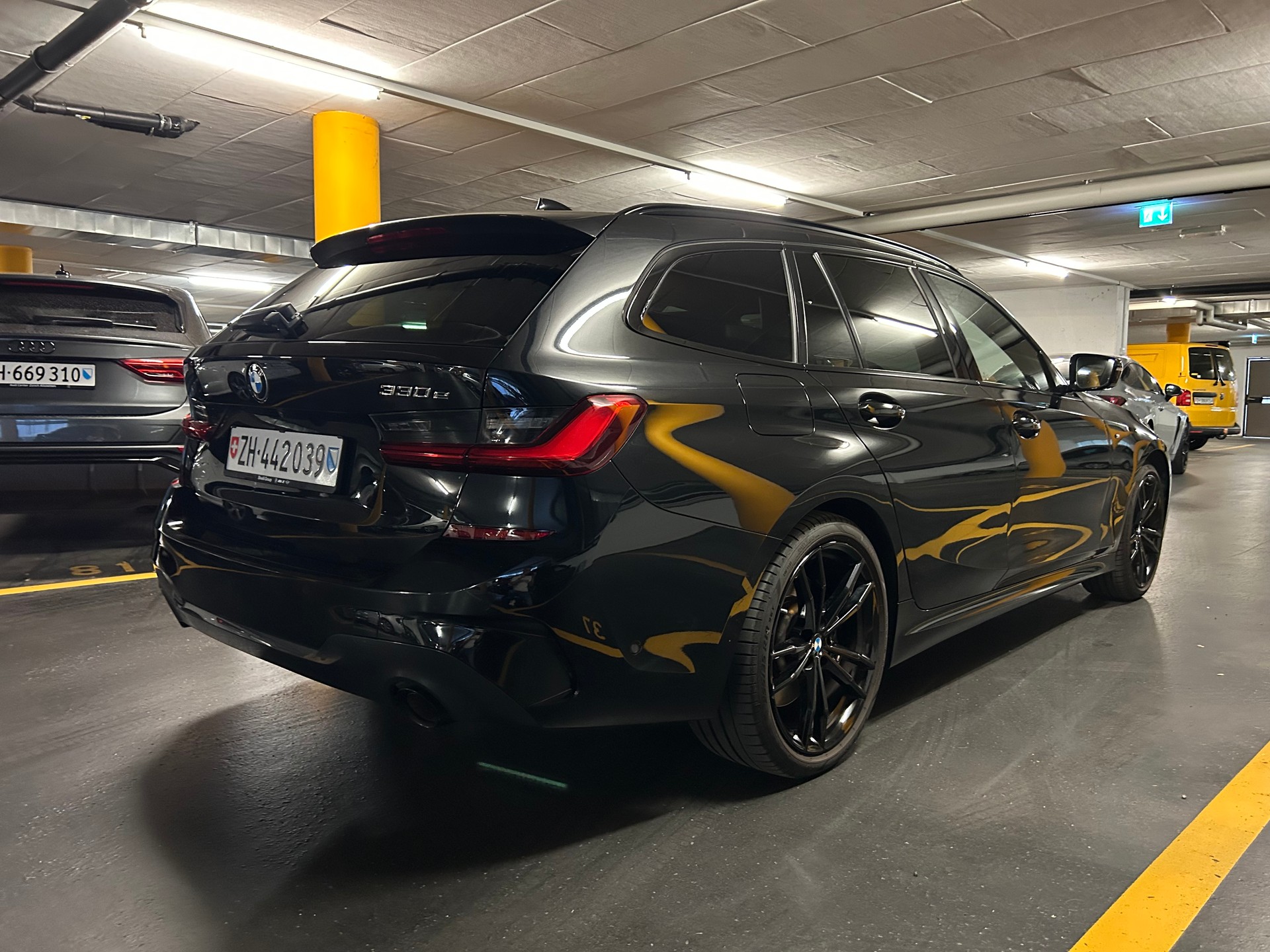 BMW 330e-image-0