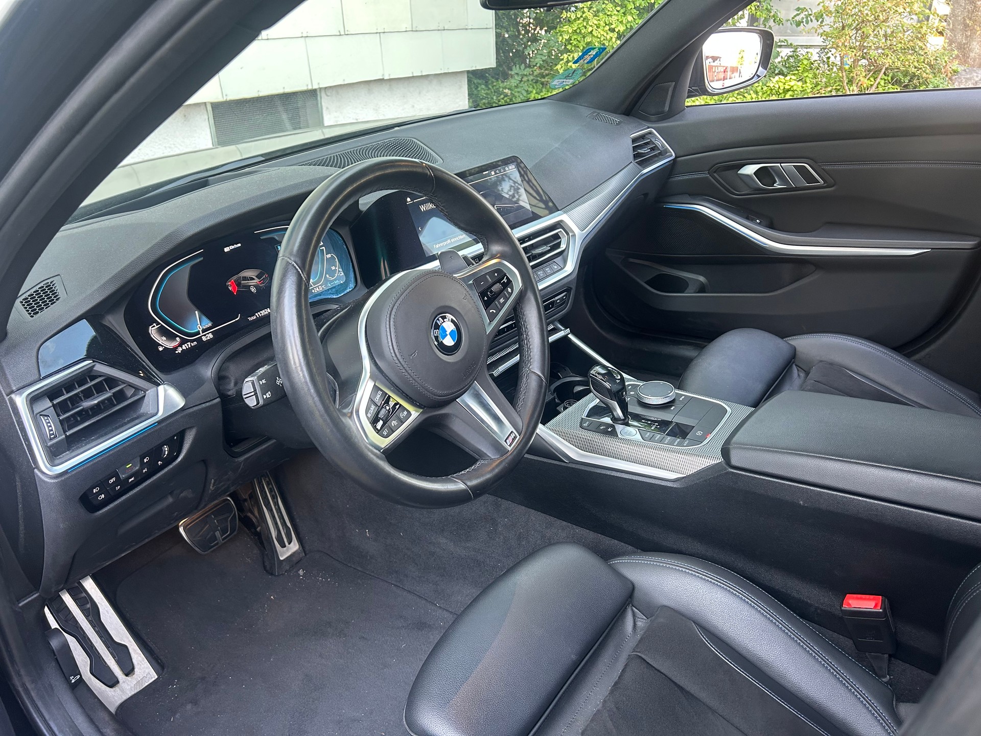 BMW 330e-image-3