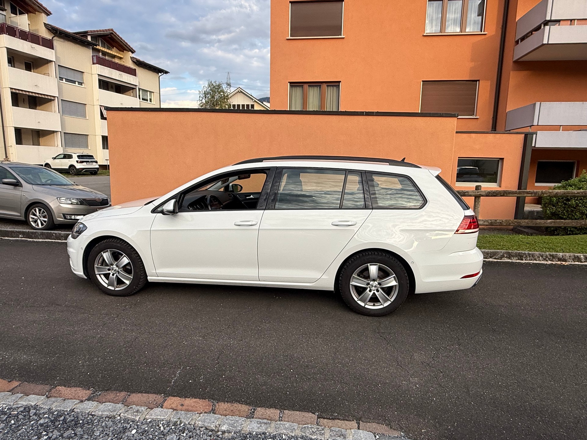 VW Golf Variant 2.0 TDI Comfortline-image-3