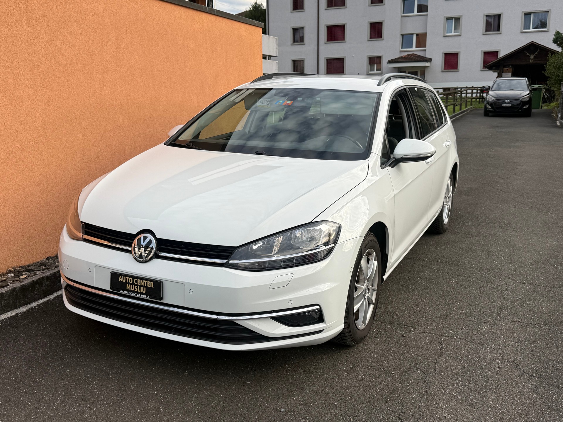 VW Golf Variant 2.0 TDI Comfortline-image-1