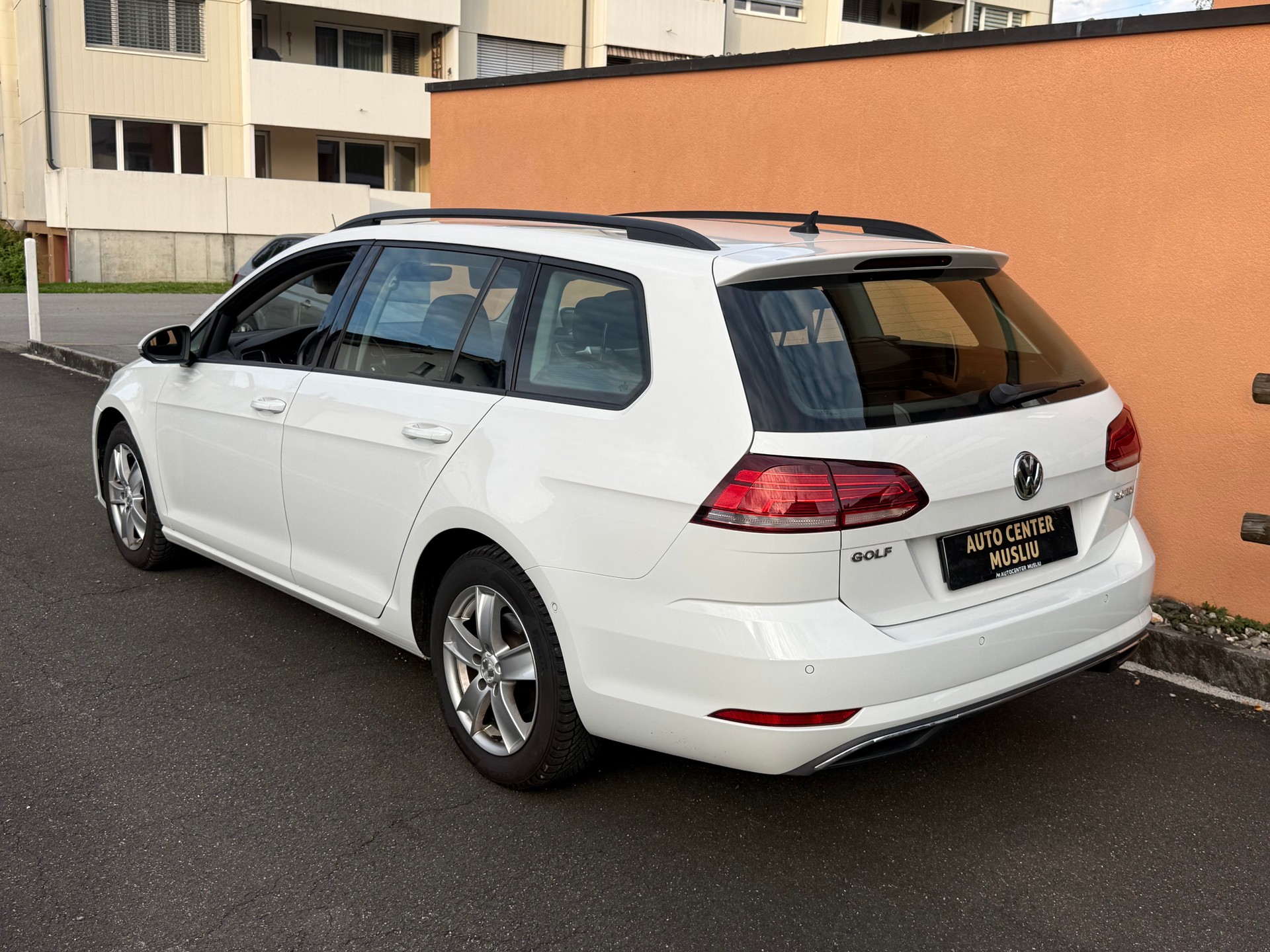VW Golf Variant 2.0 TDI Comfortline-image-4