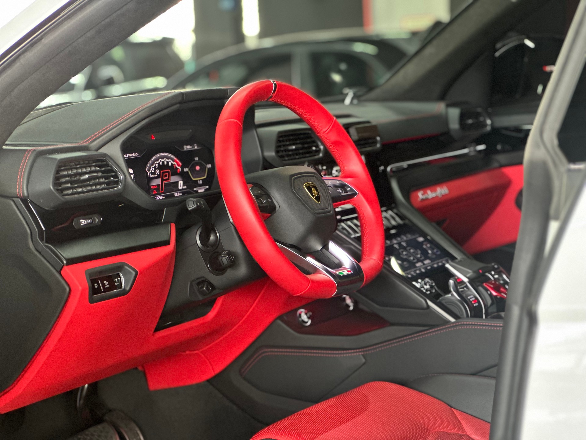LAMBORGHINI Urus E-Gear Bianco Monocerus-image-5