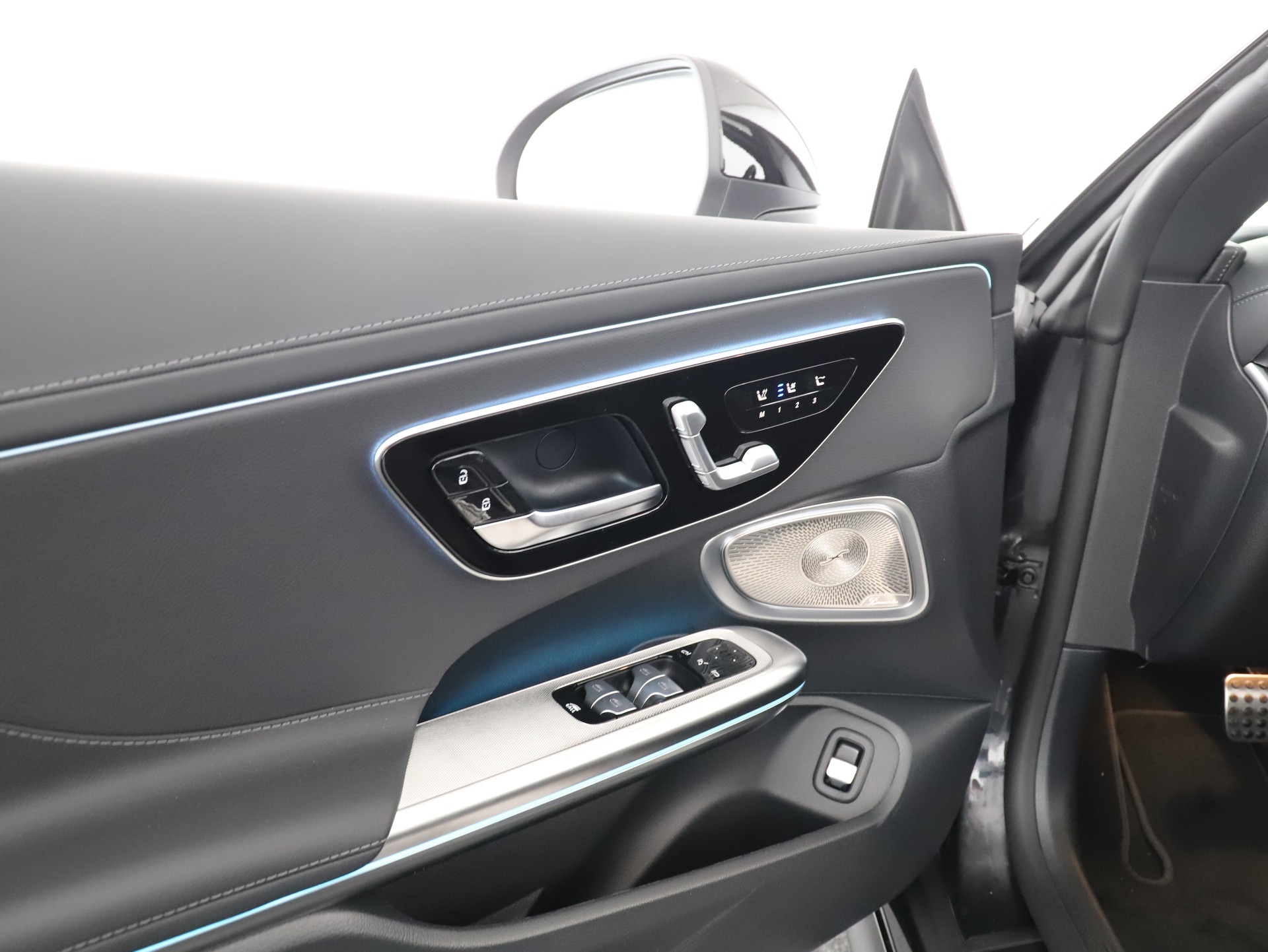 MERCEDES-BENZ CLE 200 Cabrio 4M-image-11
