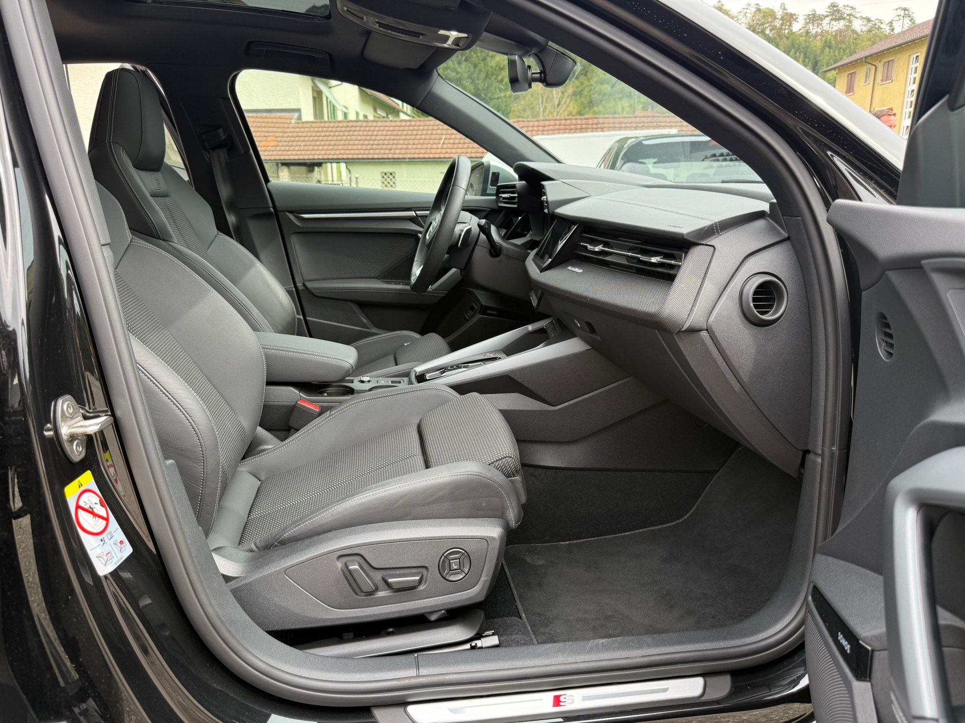 AUDI AUDI S3 Limousine *Performance Akrapovic* TFSI quattro S-tronic-image-21