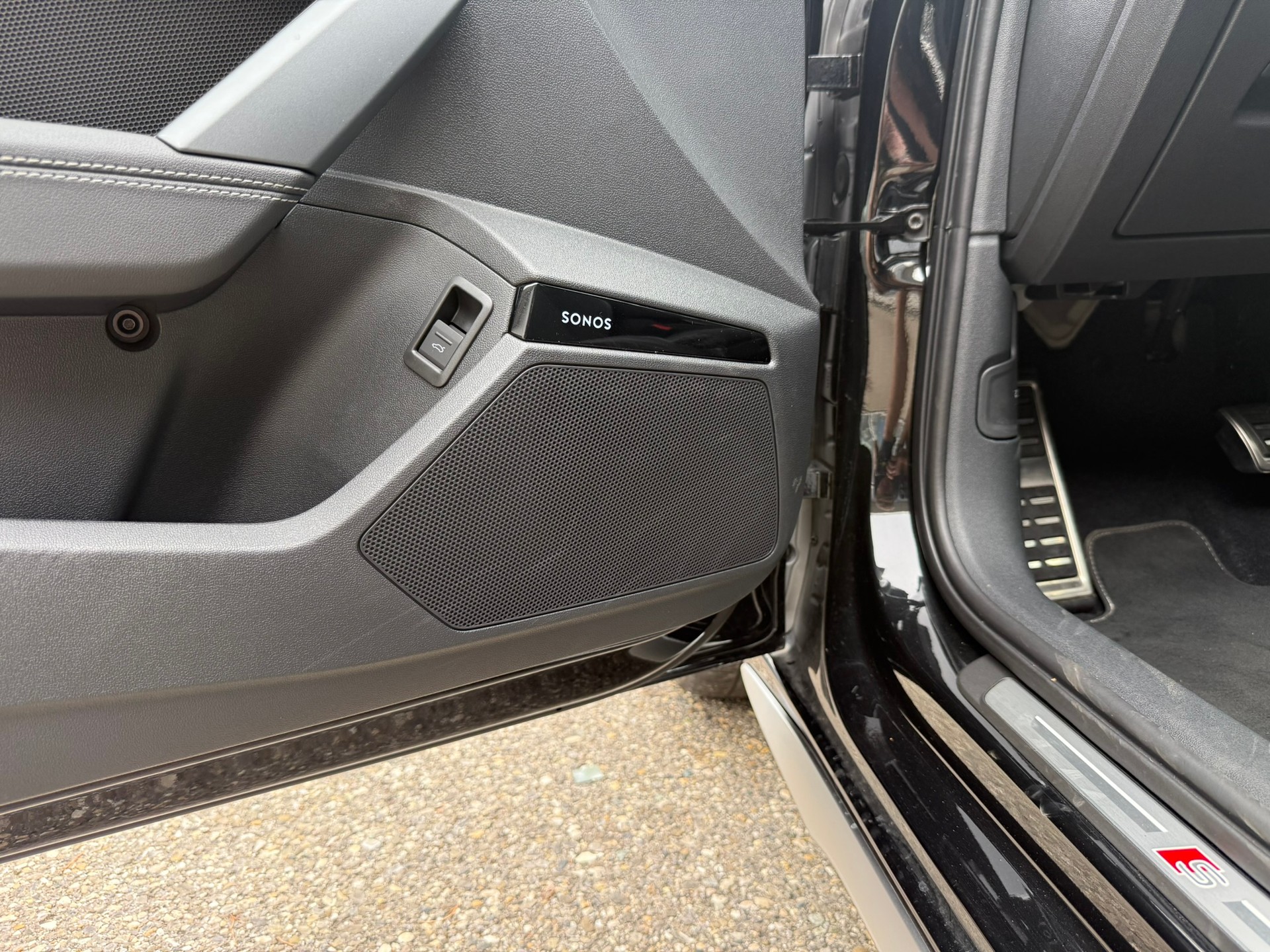 AUDI AUDI S3 Limousine *Performance Akrapovic* TFSI quattro S-tronic-image-13