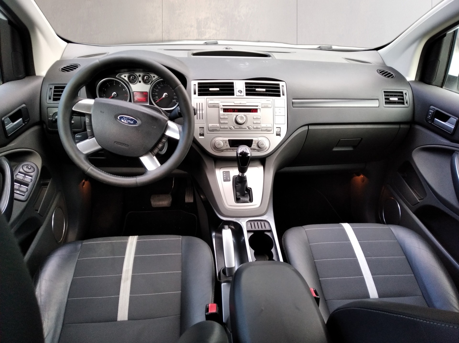FORD Kuga 2.5 Turbo Titanium 4WD Automatic-image-8