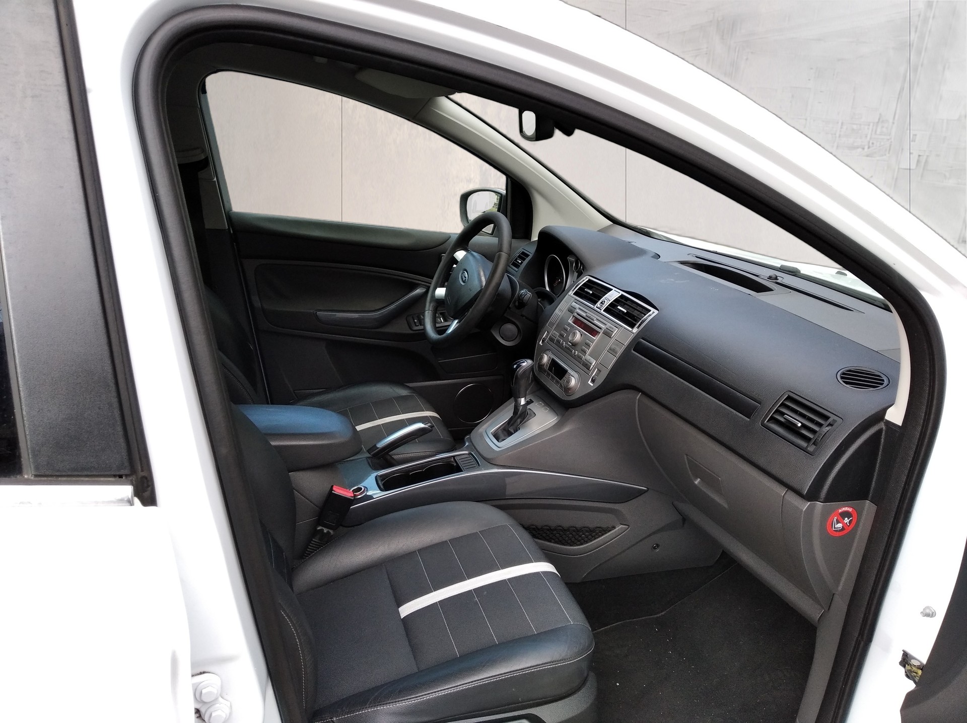 FORD Kuga 2.5 Turbo Titanium 4WD Automatic-image-6