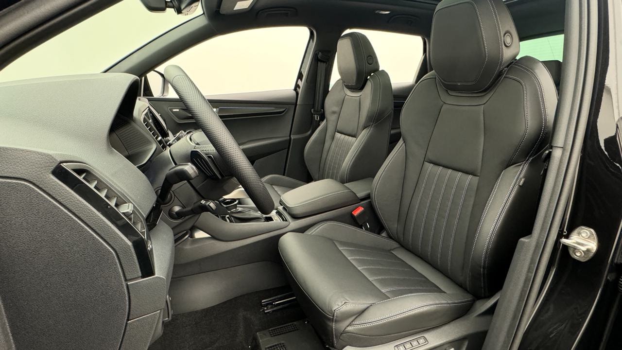 SKODA Karoq 2.0 TSI SportLine 4x4 DSG-image-4