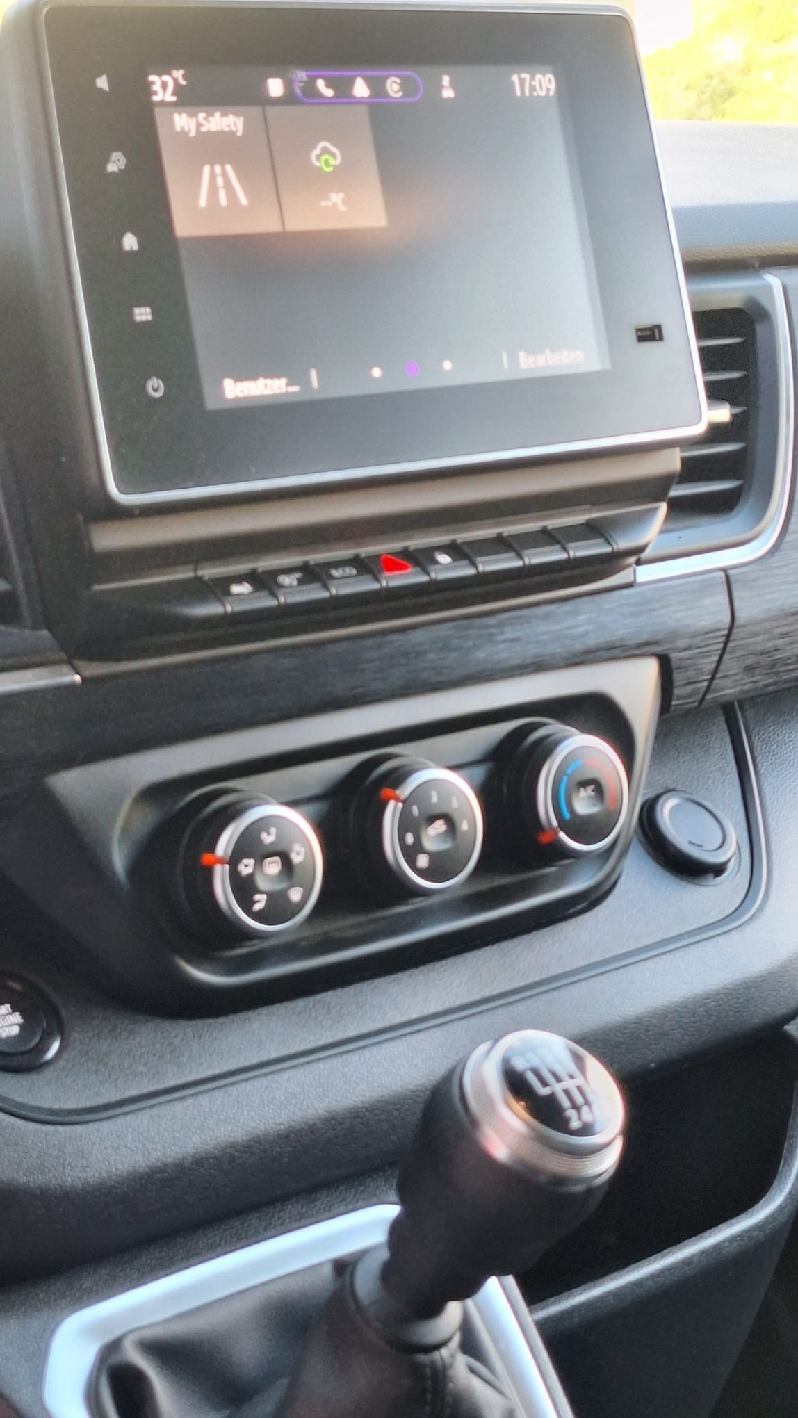 NISSAN N-Connecta-image-3