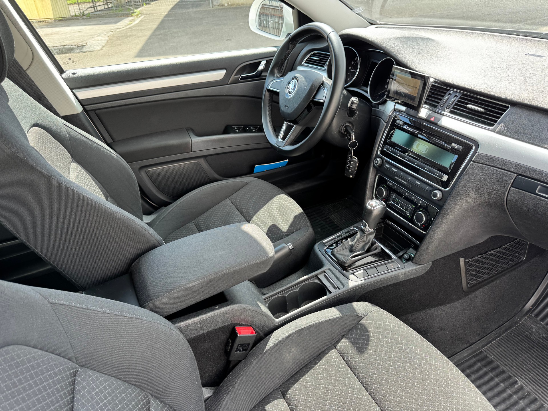 SKODA Superb Combi 2.0 TDi Elegance 4x4 DSG-image-9