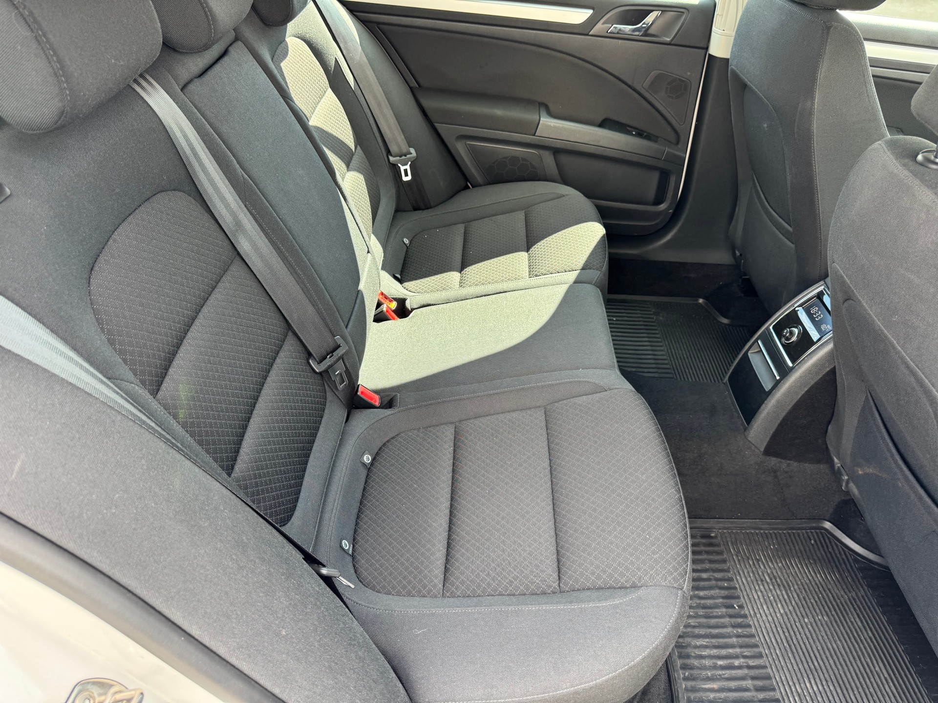 SKODA Superb Combi 2.0 TDi Elegance 4x4 DSG-image-10