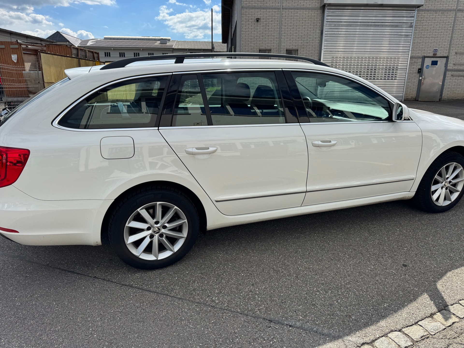 SKODA Superb Combi 2.0 TDi Elegance 4x4 DSG-image-3
