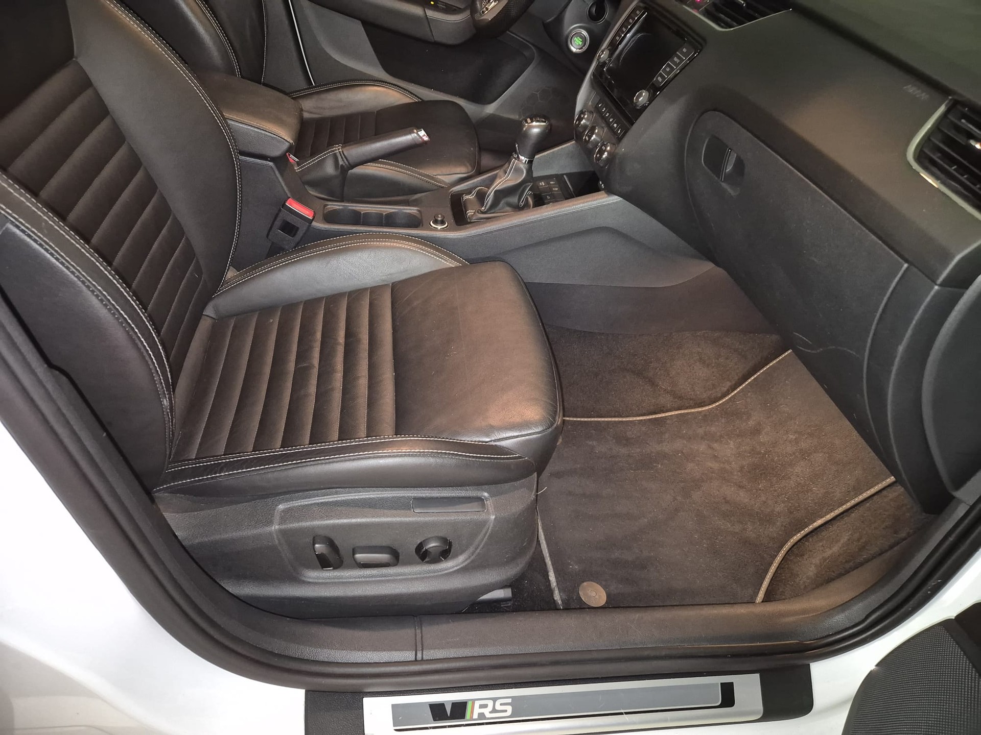 SKODA 2.0 TSI RS230-image-6