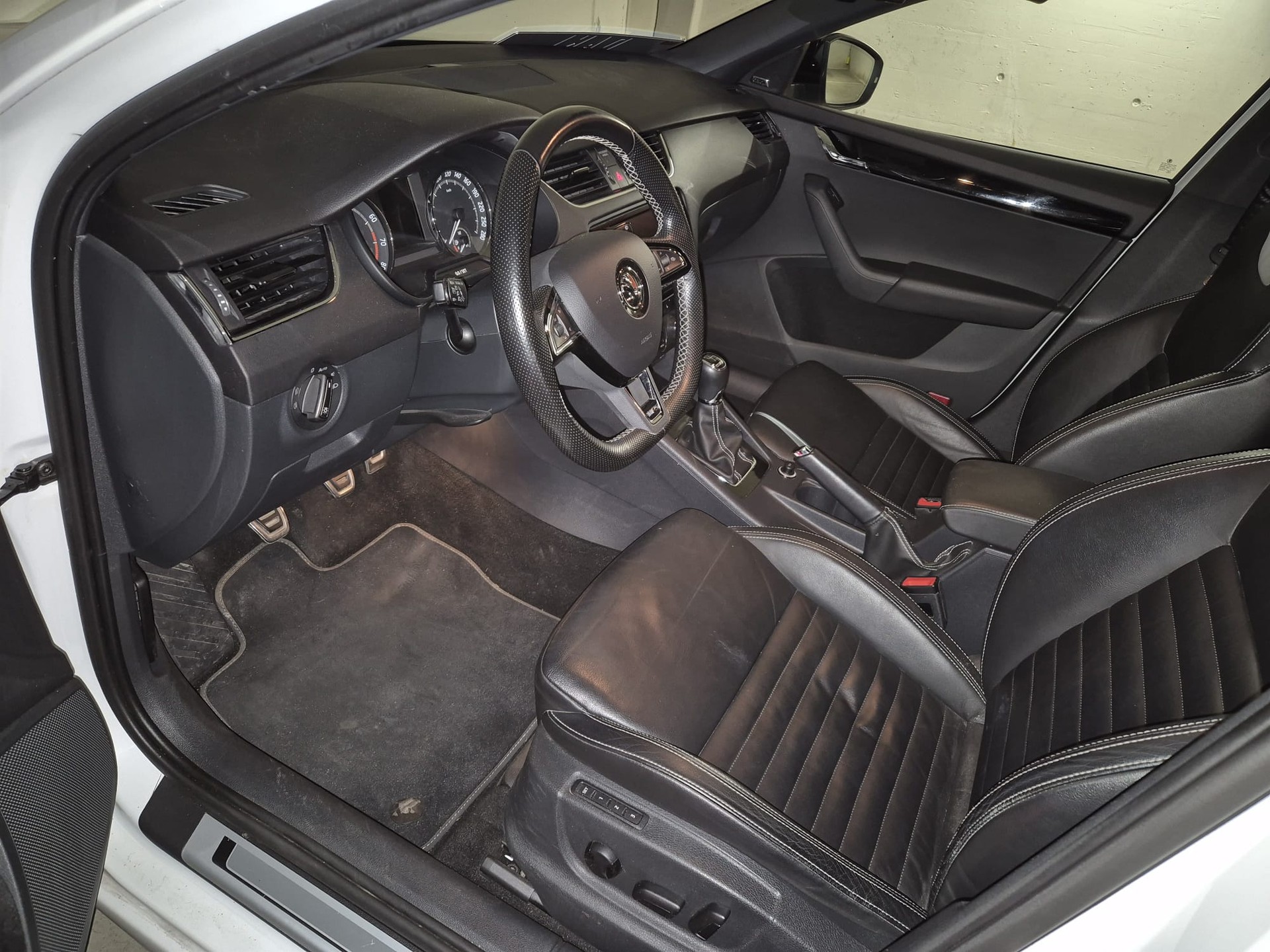 SKODA 2.0 TSI RS230-image-4