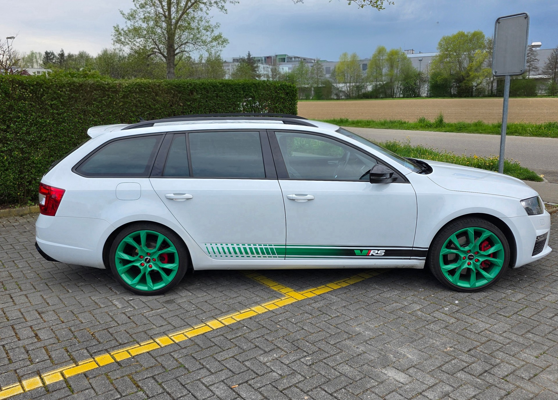 SKODA Octavia RS Edition 2.0 TSI (230) Schaltgetriebe manuell-image-0