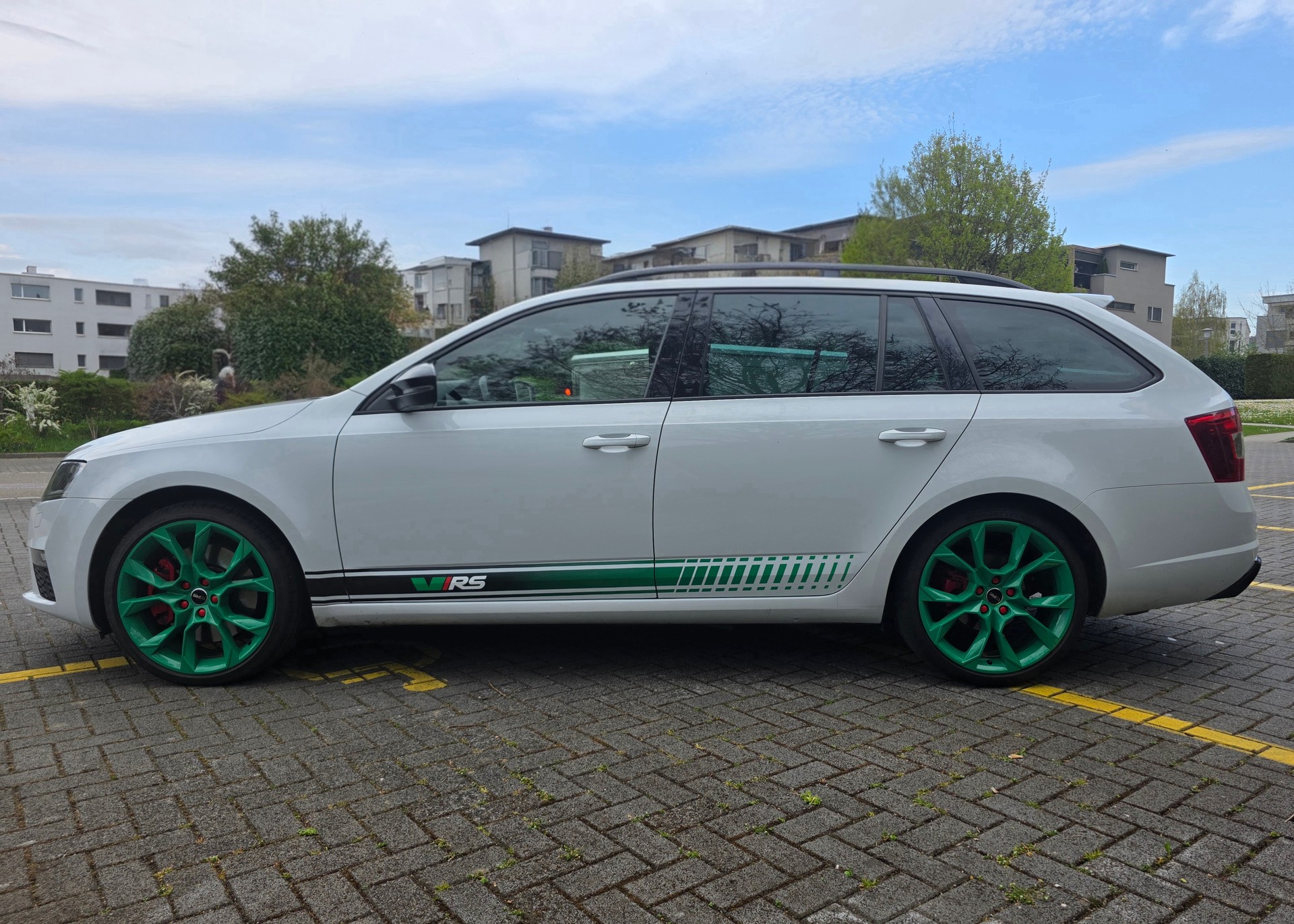 SKODA Octavia RS Edition 2.0 TSI (230) Schaltgetriebe manuell-image-1