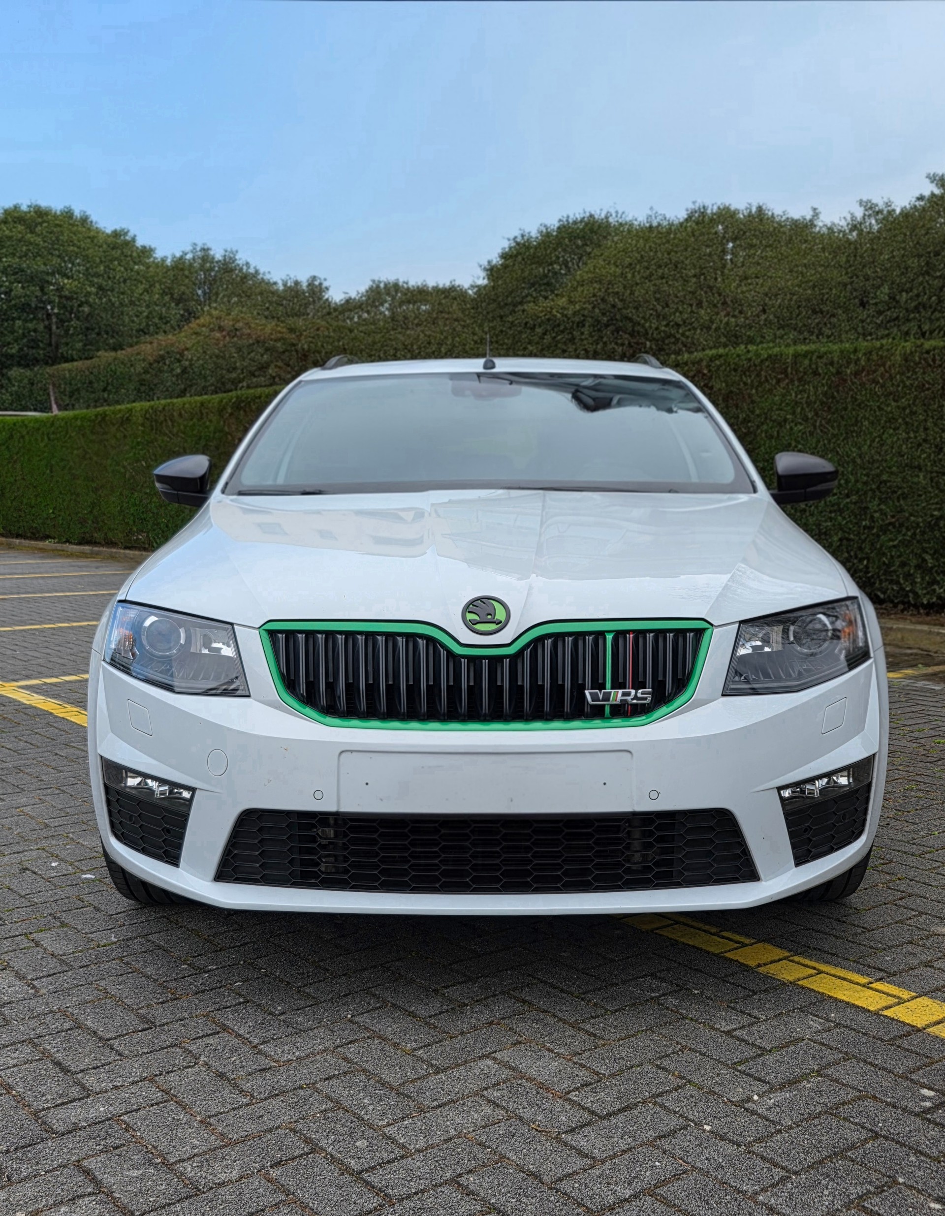 SKODA Octavia RS Edition 2.0 TSI (230) Schaltgetriebe manuell-image-2