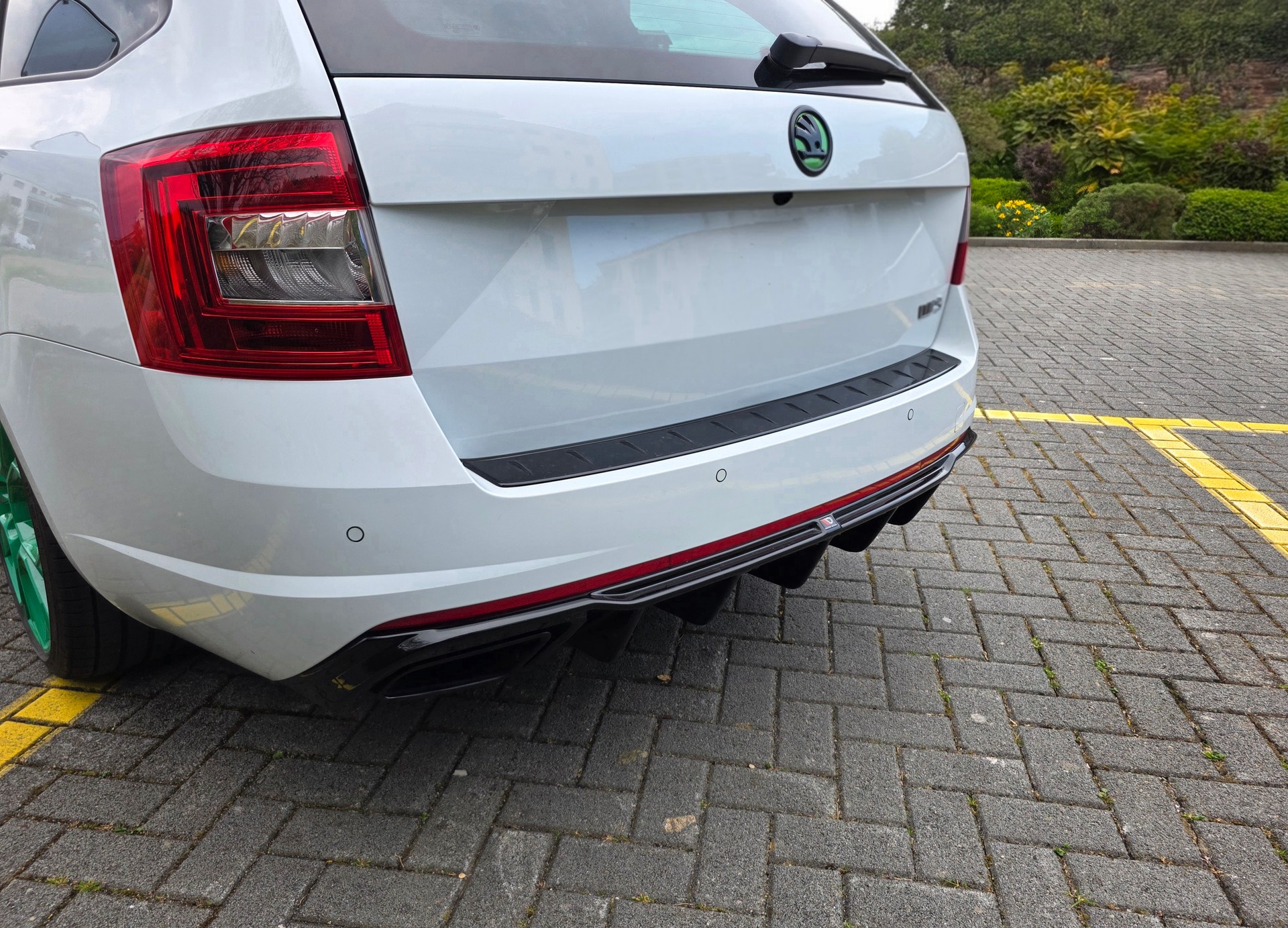 SKODA Octavia RS Edition 2.0 TSI (230) Schaltgetriebe manuell-image-3