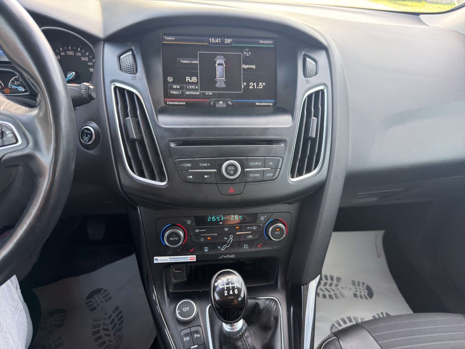 FORD Focus 1.0 SCTi Titanium-image-9