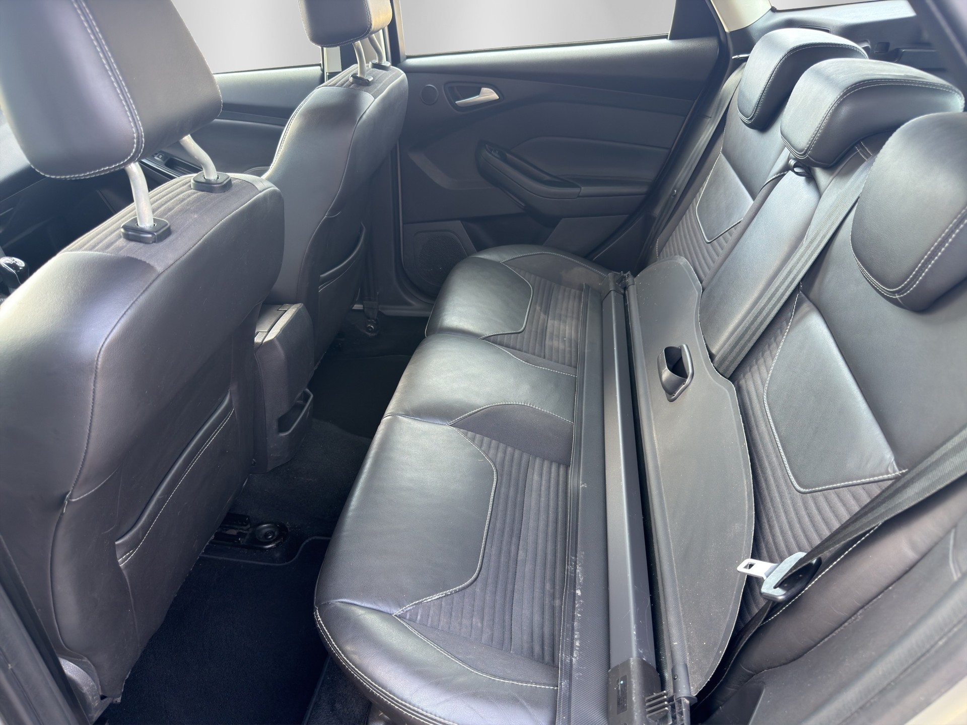FORD Focus 1.0 SCTi Titanium-image-12