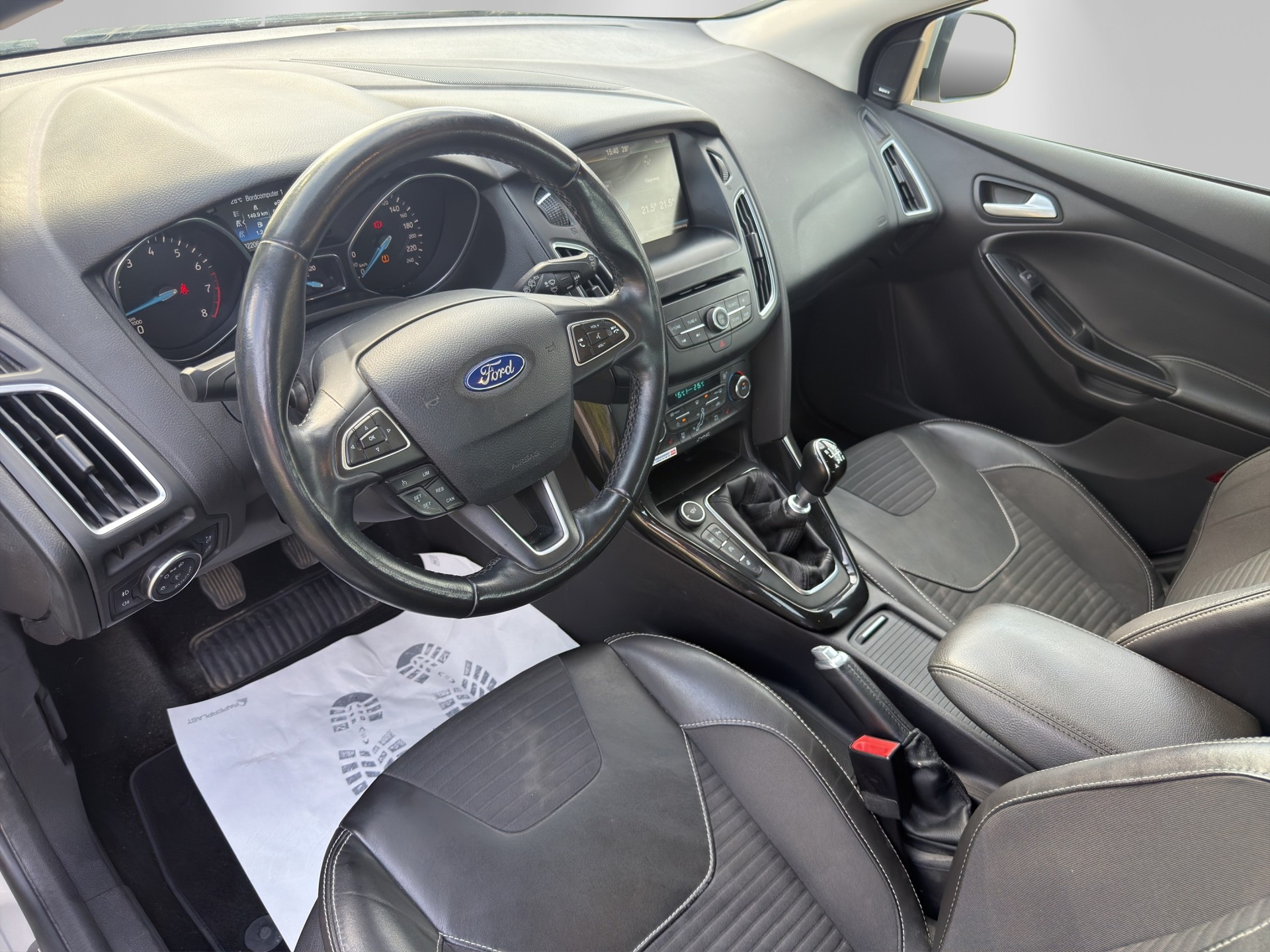FORD Focus 1.0 SCTi Titanium-image-7