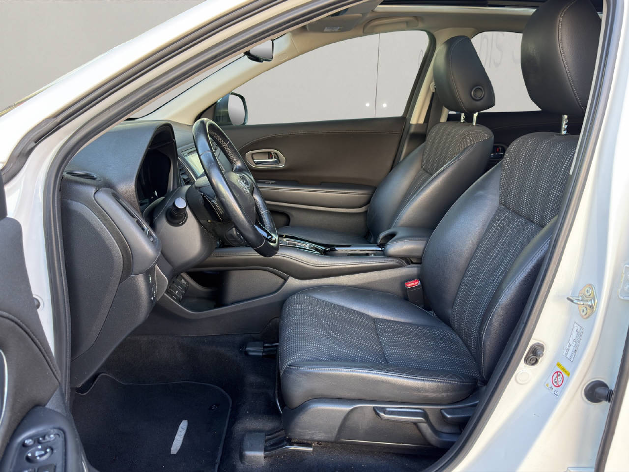 HONDA HR-V 1.5i-VTEC Elegance-image-3