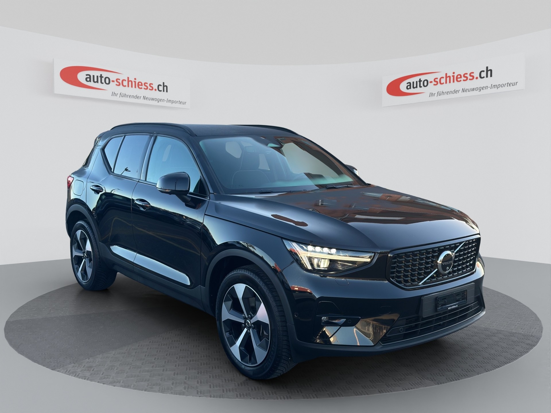 VOLVO XC40 B3 Benzin Mild Hybrid Plus Dark DCT-image-0