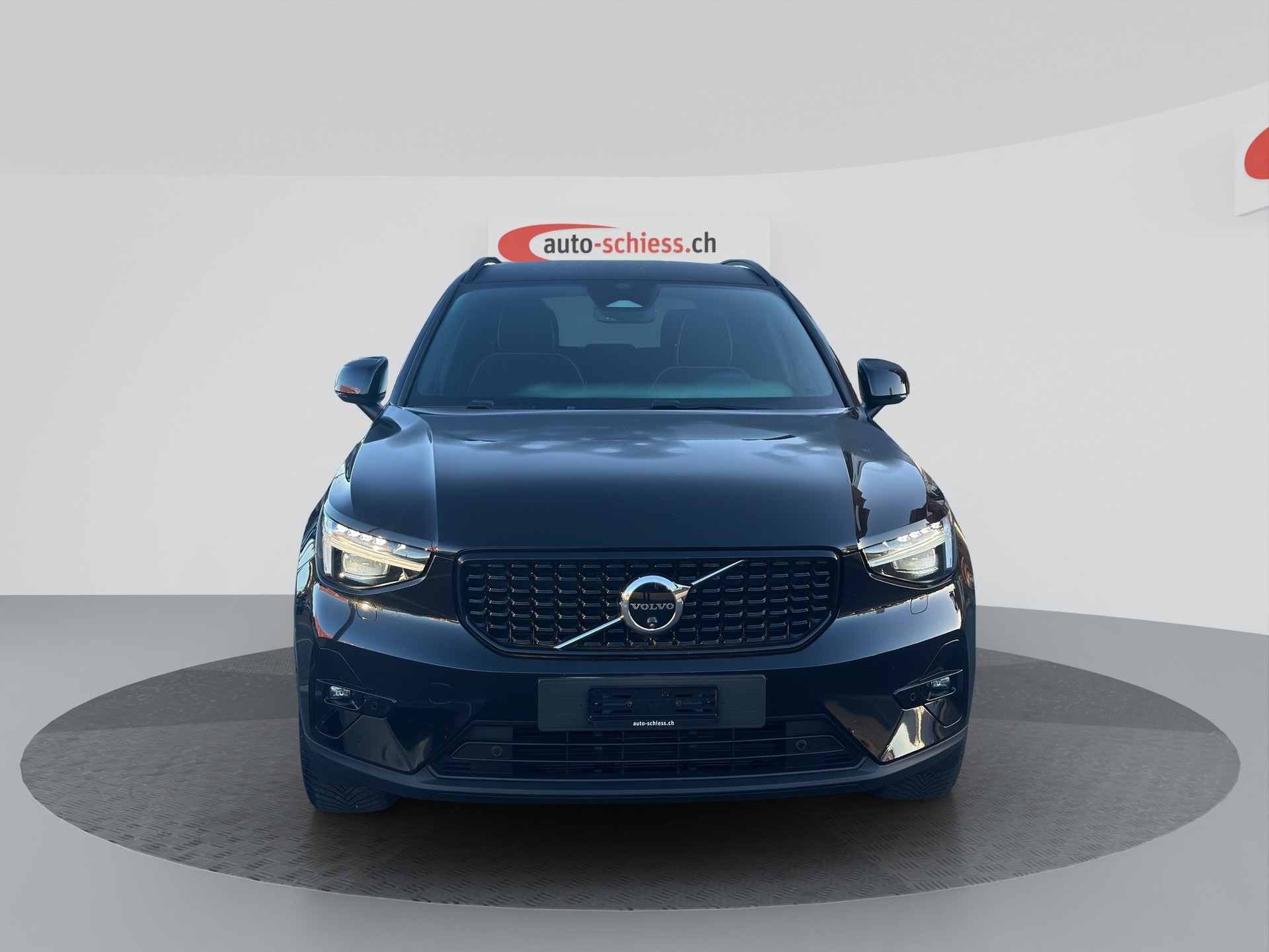 VOLVO XC40 B3 Benzin Mild Hybrid Plus Dark DCT-image-1