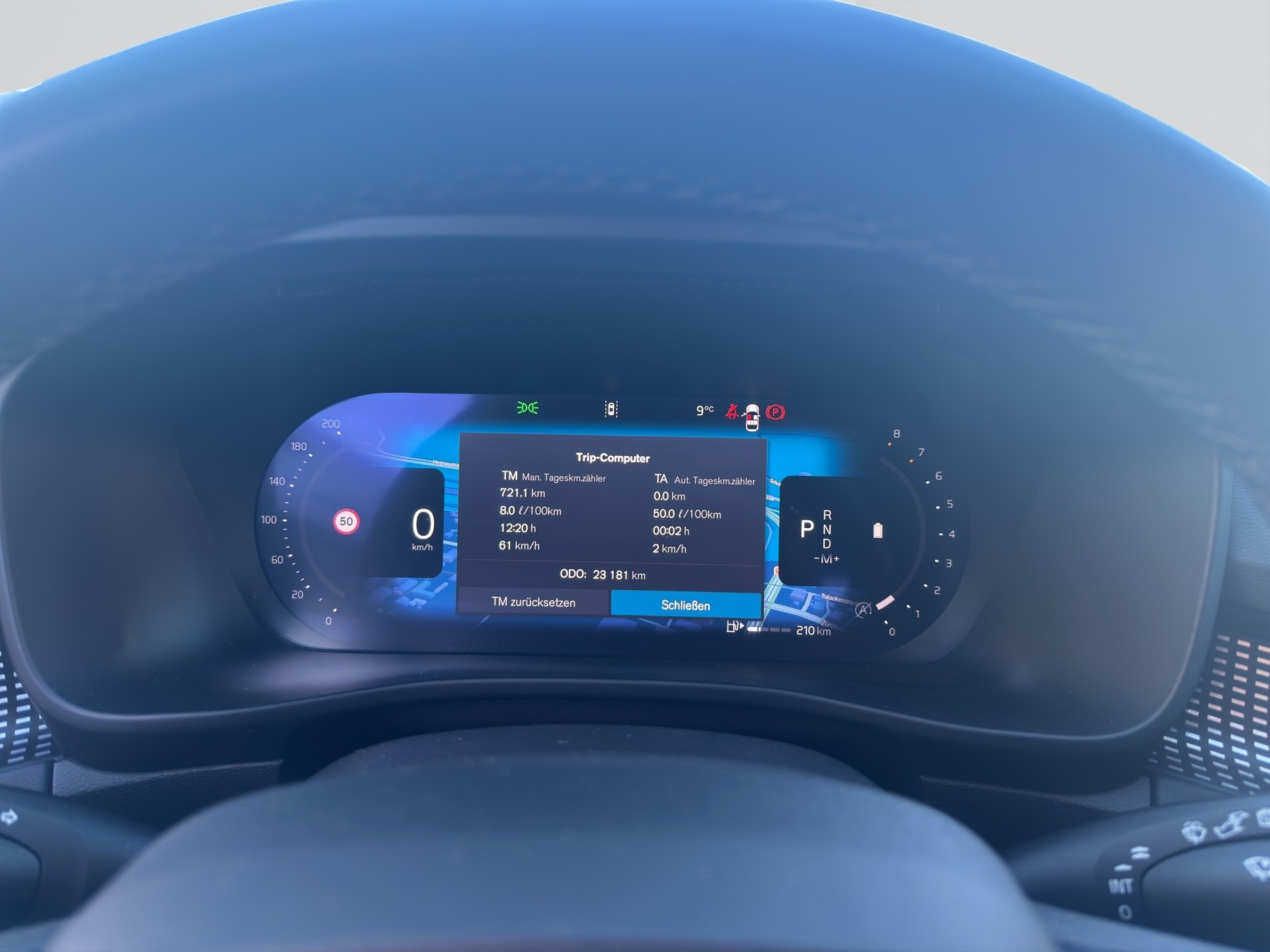 VOLVO XC40 B3 Benzin Mild Hybrid Plus Dark DCT-image-11