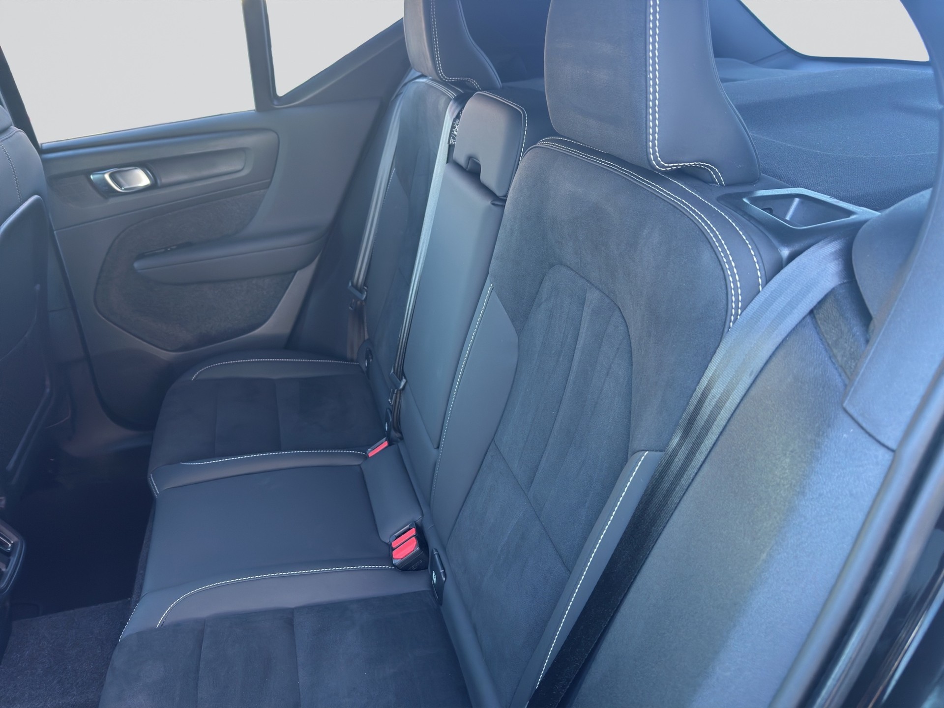 VOLVO XC40 B3 Benzin Mild Hybrid Plus Dark DCT-image-7