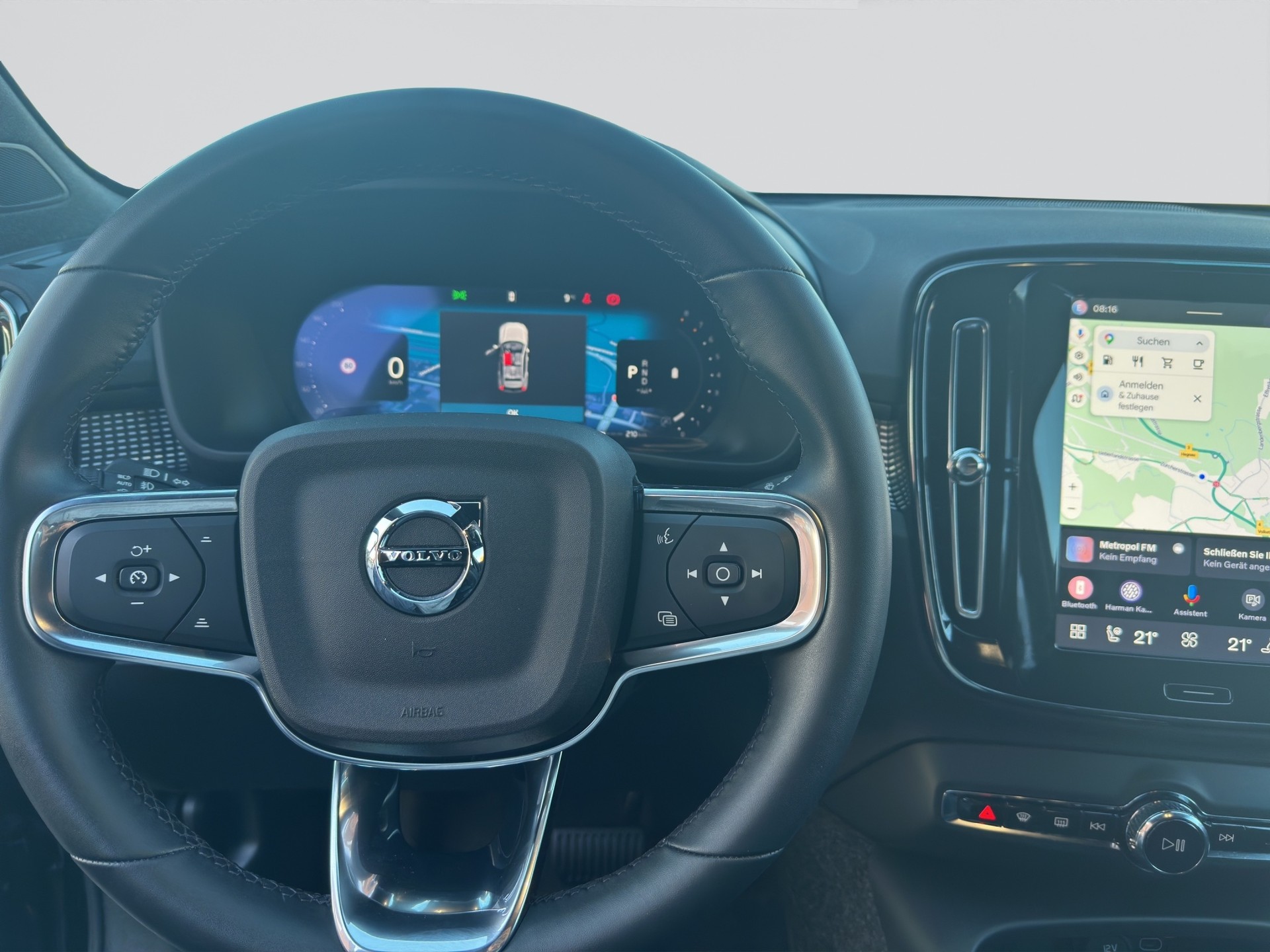 VOLVO XC40 B3 Benzin Mild Hybrid Plus Dark DCT-image-10