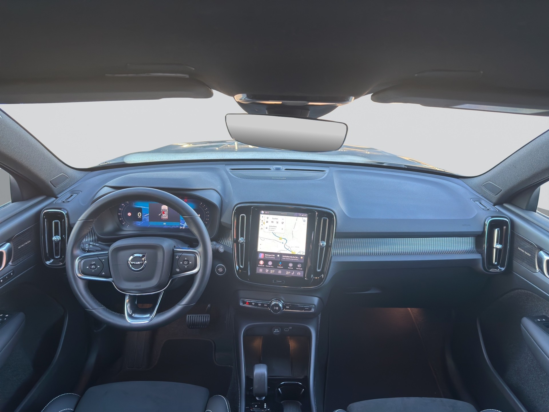 VOLVO XC40 B3 Benzin Mild Hybrid Plus Dark DCT-image-14