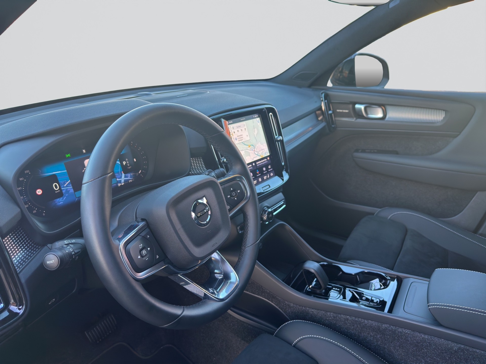 VOLVO XC40 B3 Benzin Mild Hybrid Plus Dark DCT-image-6
