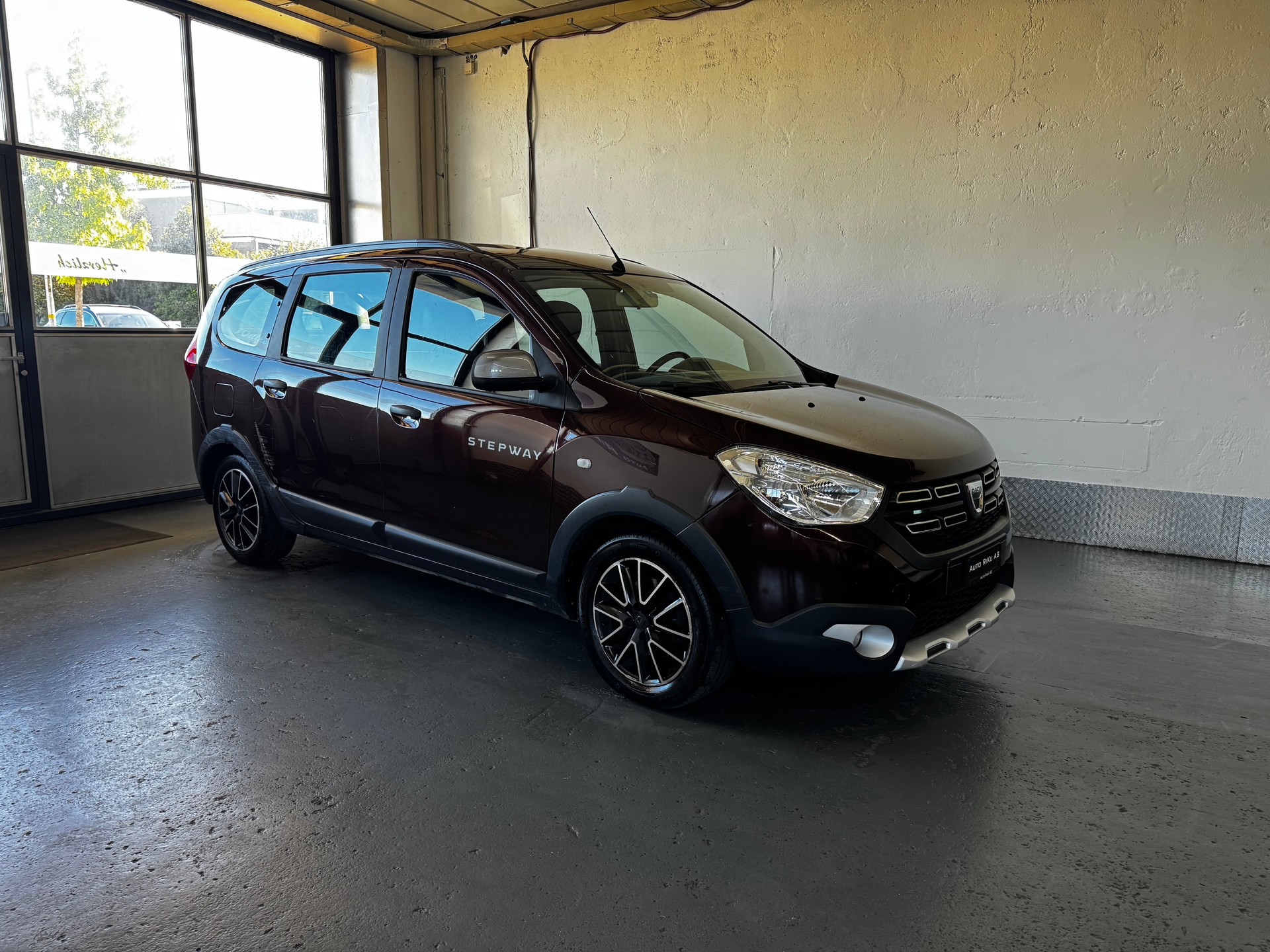 DACIA Lodgy 1.2 T Stepway 7PL-image-1