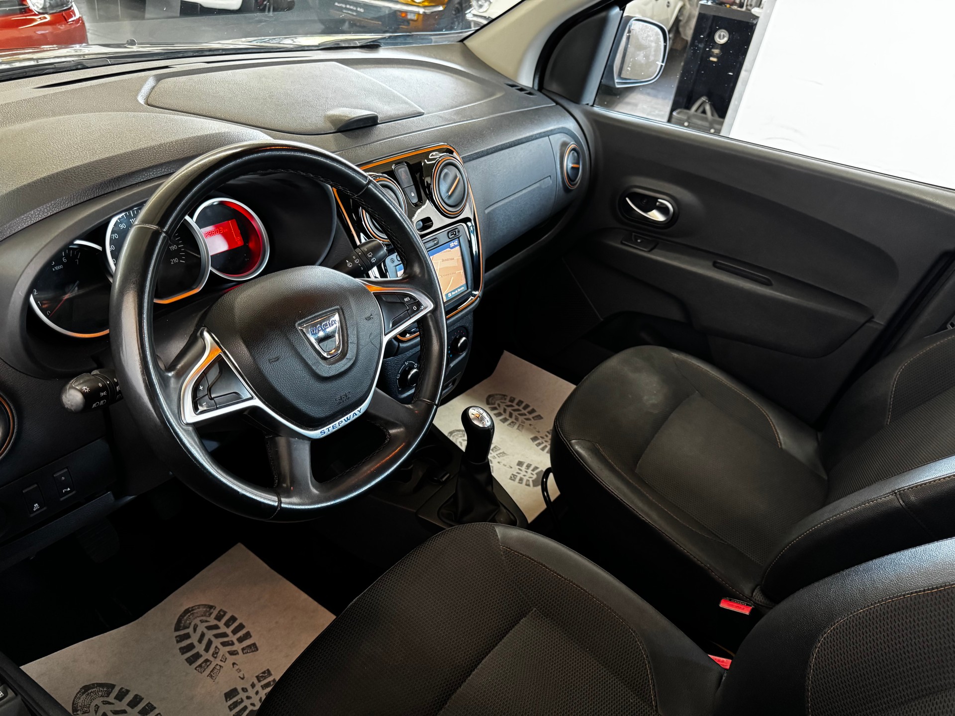 DACIA Lodgy 1.2 T Stepway 7PL-image-12
