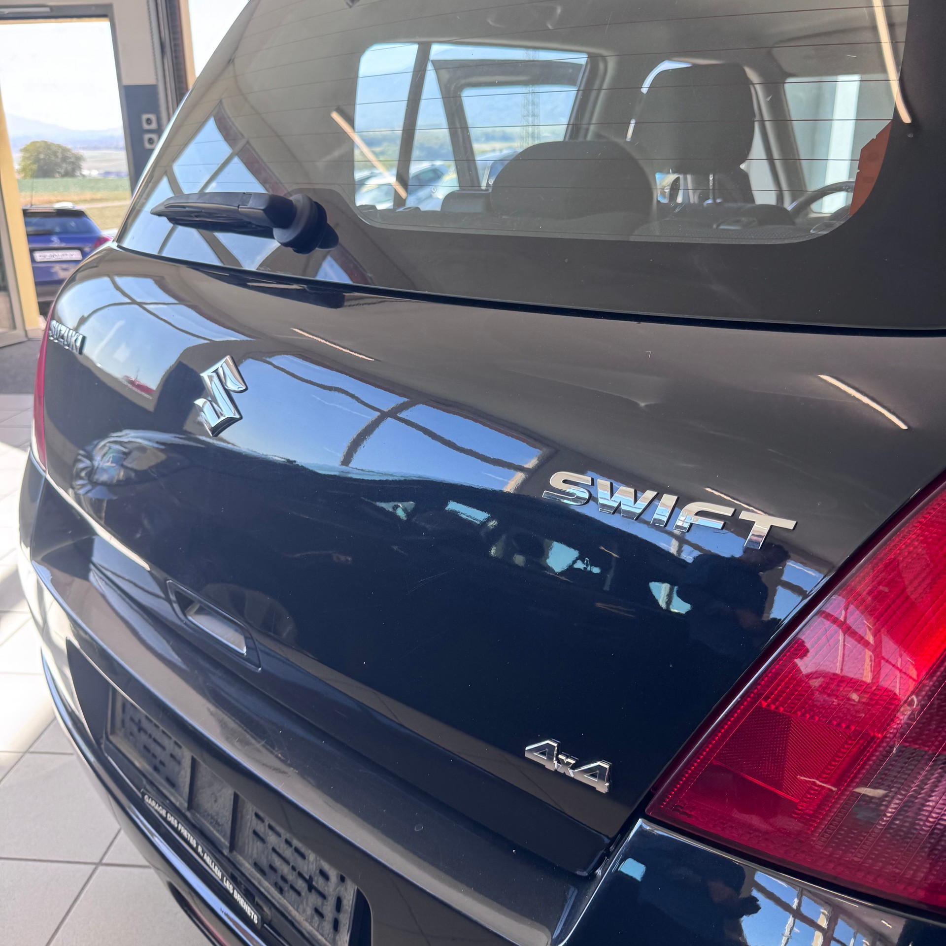 SUZUKI Swift 1.3i 16V GL Top 4x4-image-12