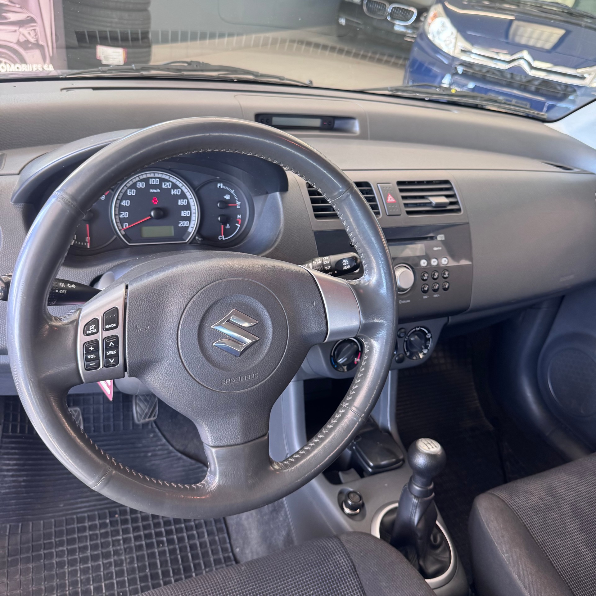 SUZUKI Swift 1.3i 16V GL Top 4x4-image-7