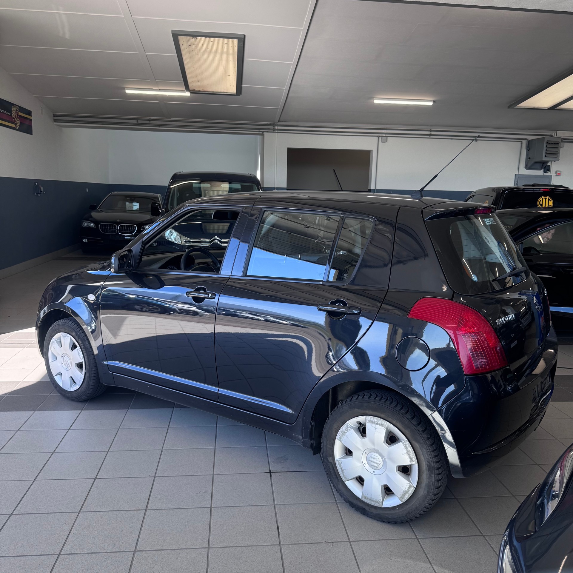 SUZUKI Swift 1.3i 16V GL Top 4x4-image-15