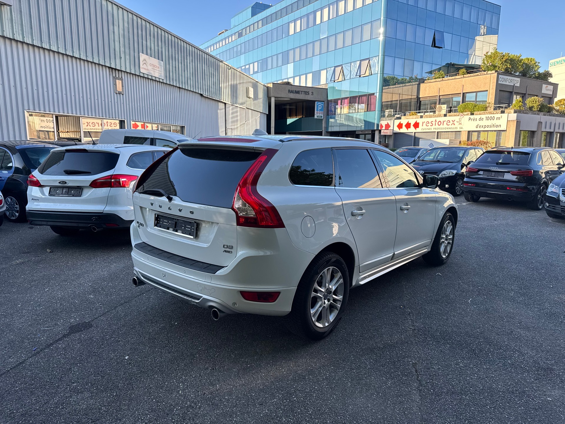 VOLVO XC60 D3 AWD R-Design Geartronic-image-9