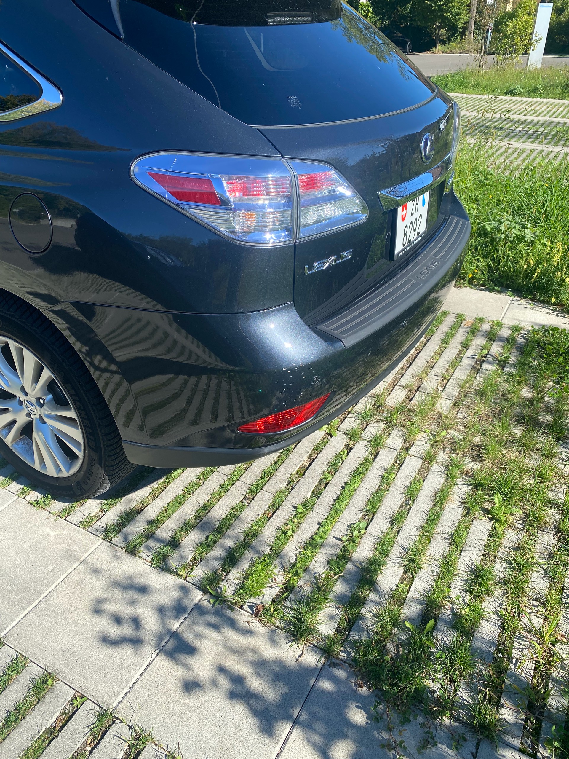 LEXUS 450h Edition-image-2