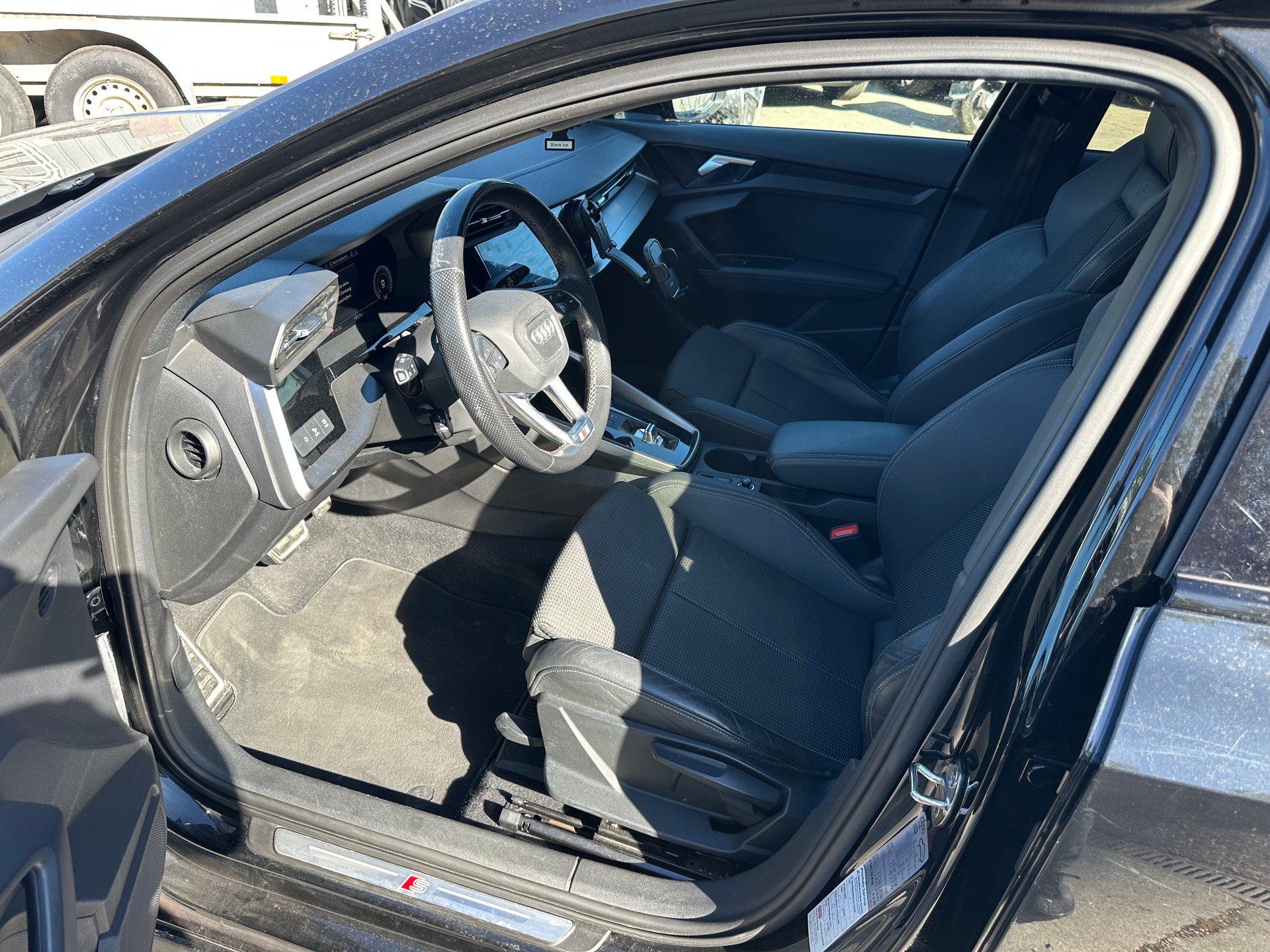 AUDI A3 Limousine 35 TFSI S-Line S-tronic-image-6
