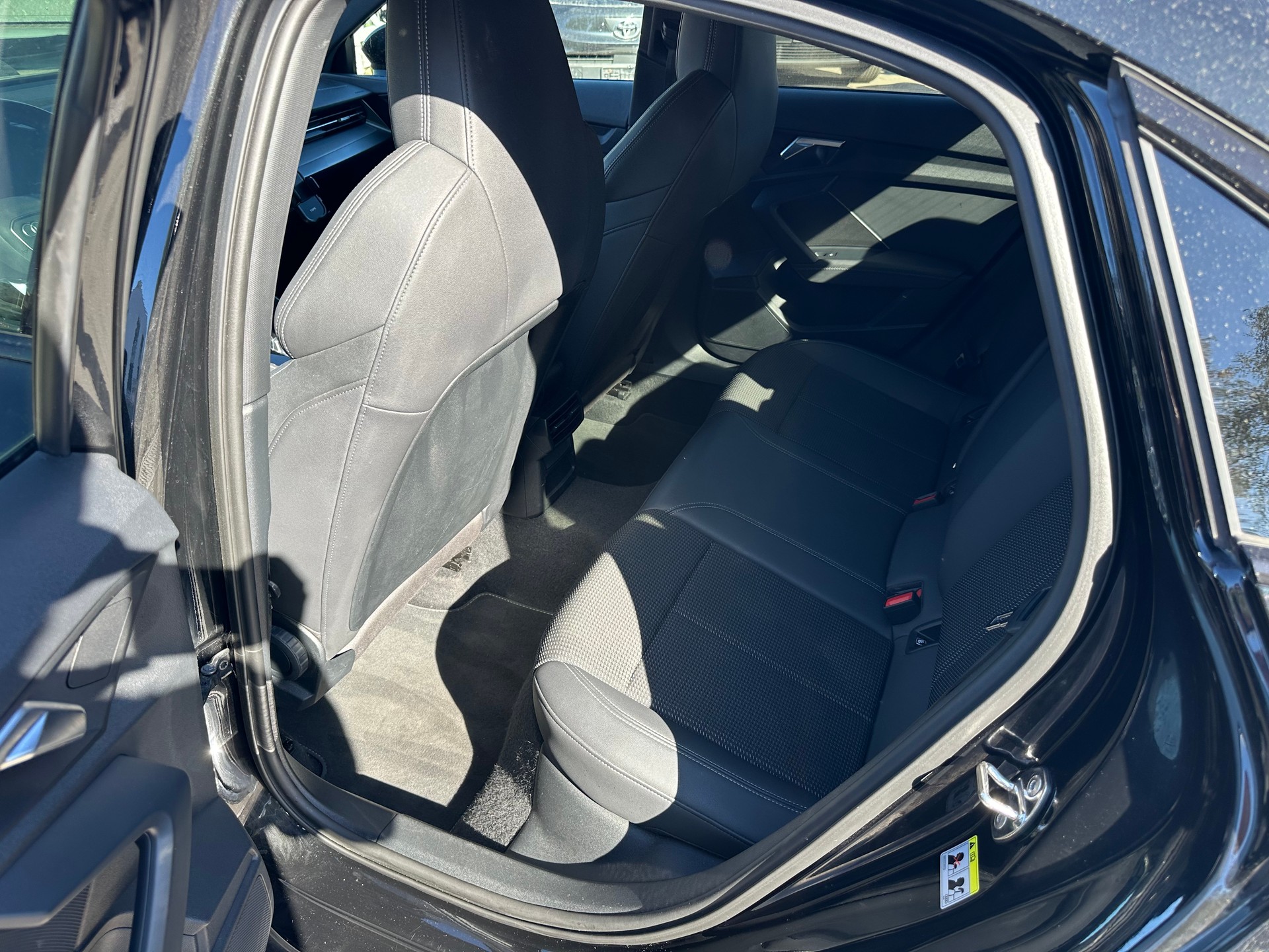 AUDI A3 Limousine 35 TFSI S-Line S-tronic-image-9