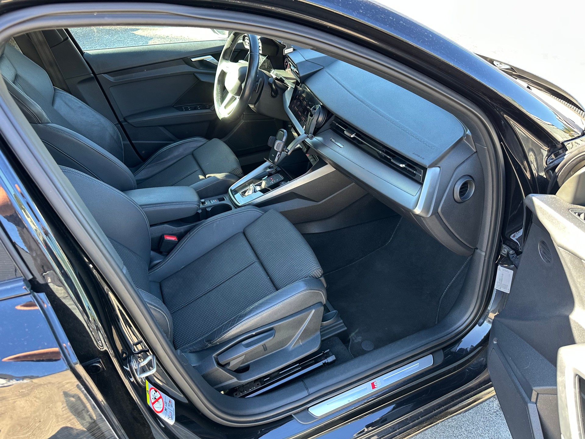 AUDI A3 Limousine 35 TFSI S-Line S-tronic-image-12