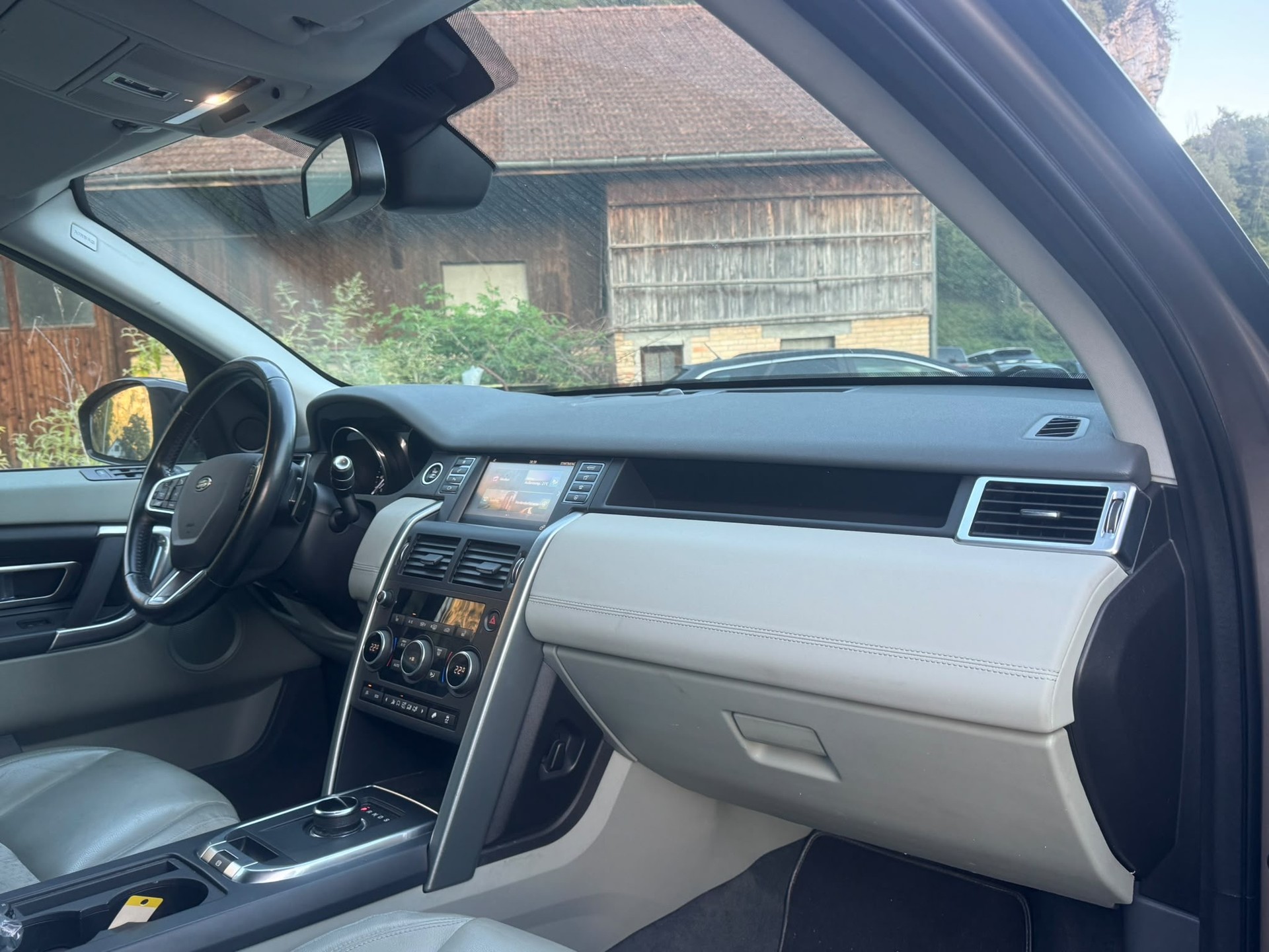 LAND ROVER Discovery Sport 2.0 TD4 HSE Luxury-image-14