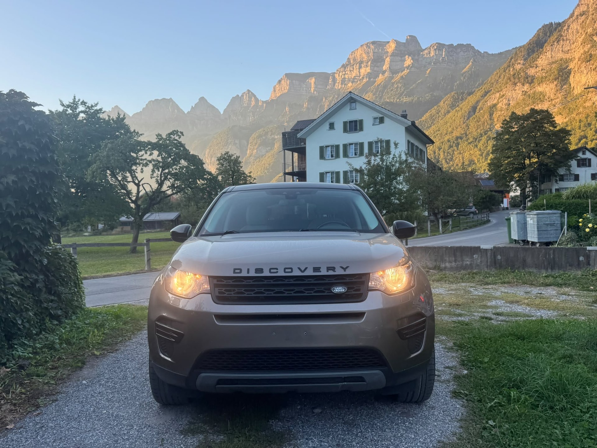 LAND ROVER Discovery Sport 2.0 TD4 HSE Luxury-image-1