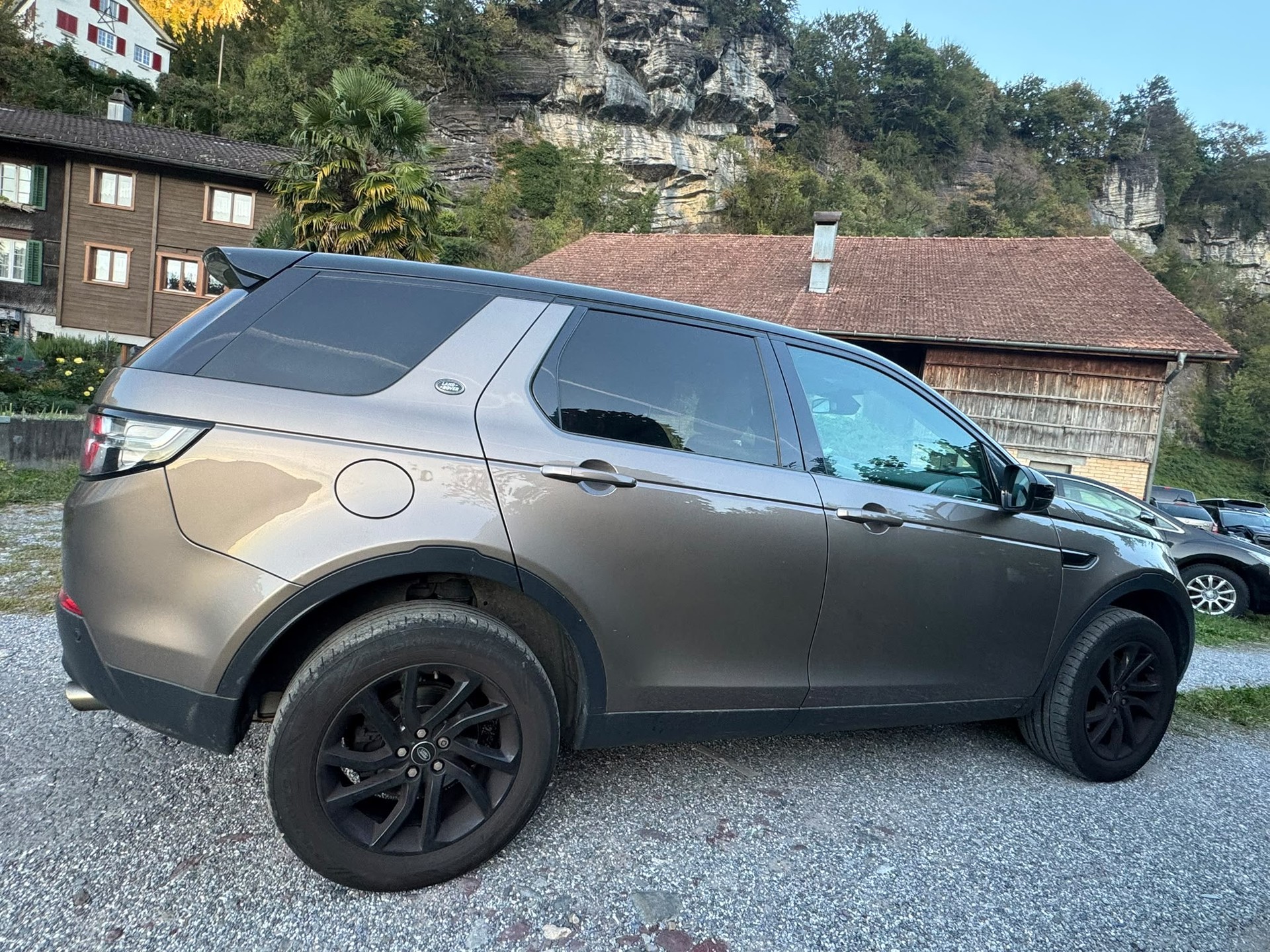 LAND ROVER Discovery Sport 2.0 TD4 HSE Luxury-image-3