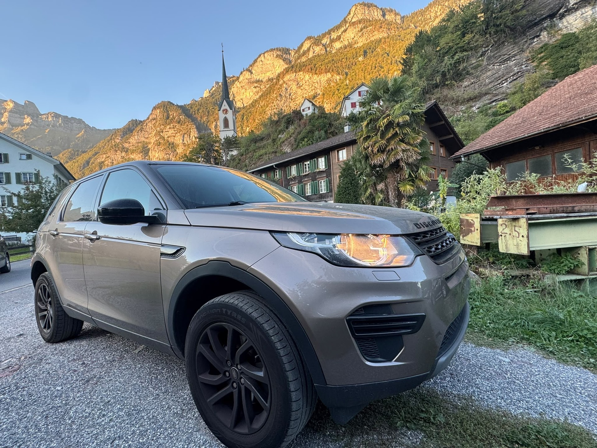 LAND ROVER Discovery Sport 2.0 TD4 HSE Luxury-image-2