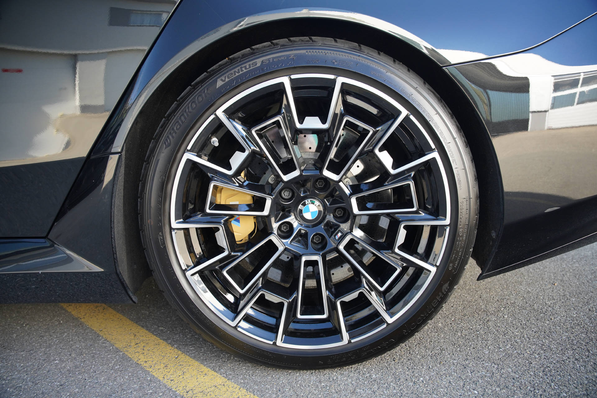 BMW M5 xDrive Touring-image-5